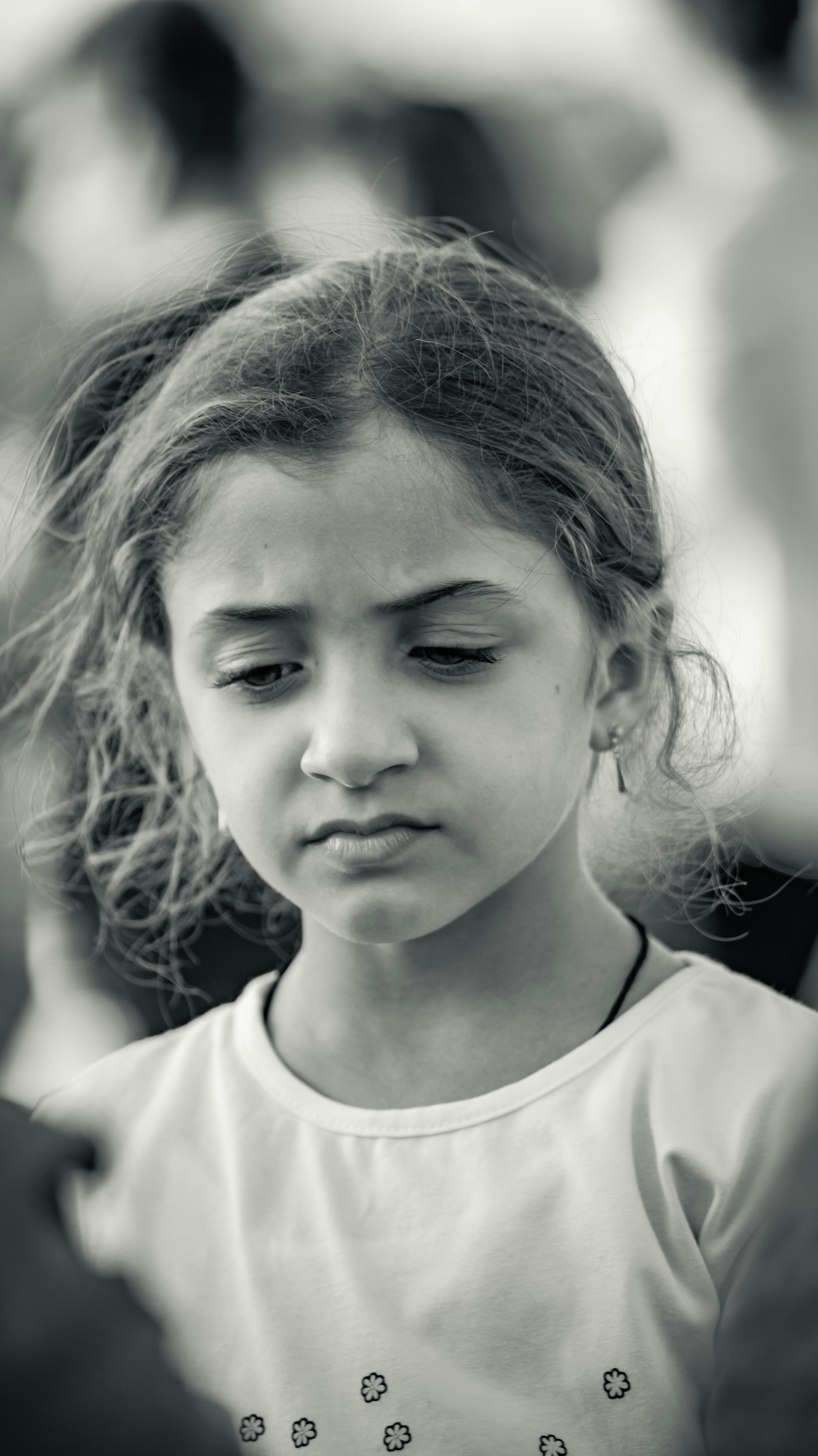 An unhappy little girl | Source: Pexels