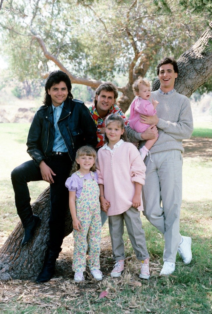 Candace Cameron, Bob Saget, Jodie Sweetin, Mary Kate, John Stamos and Dave Coulier on the set of  "Our Very First Show" - Pilot - Season One. | Source: Getty Images