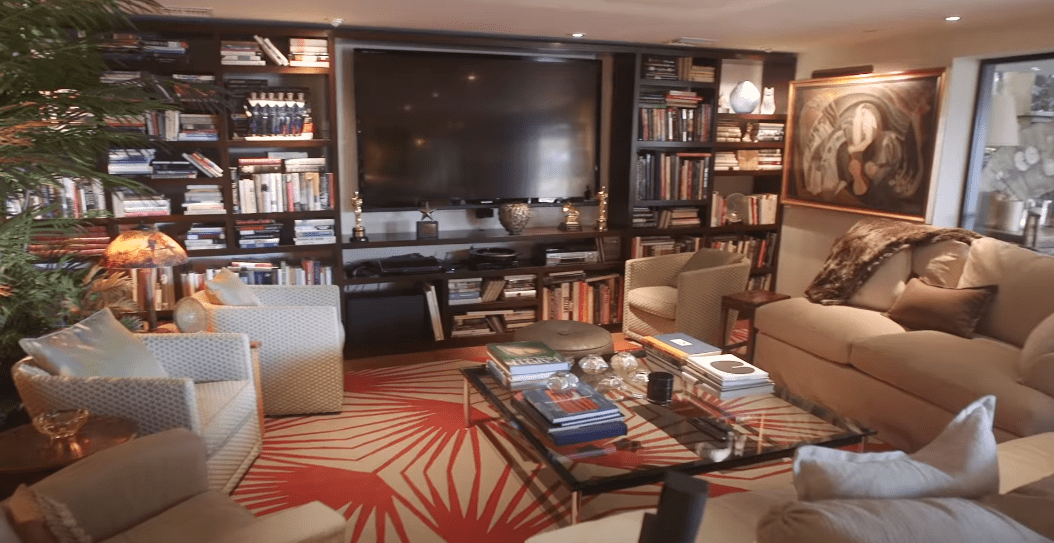 Living room of Jane Fonda's $8.5 million Beverly Hills mansion. | Photo: YouTube/Open House TV