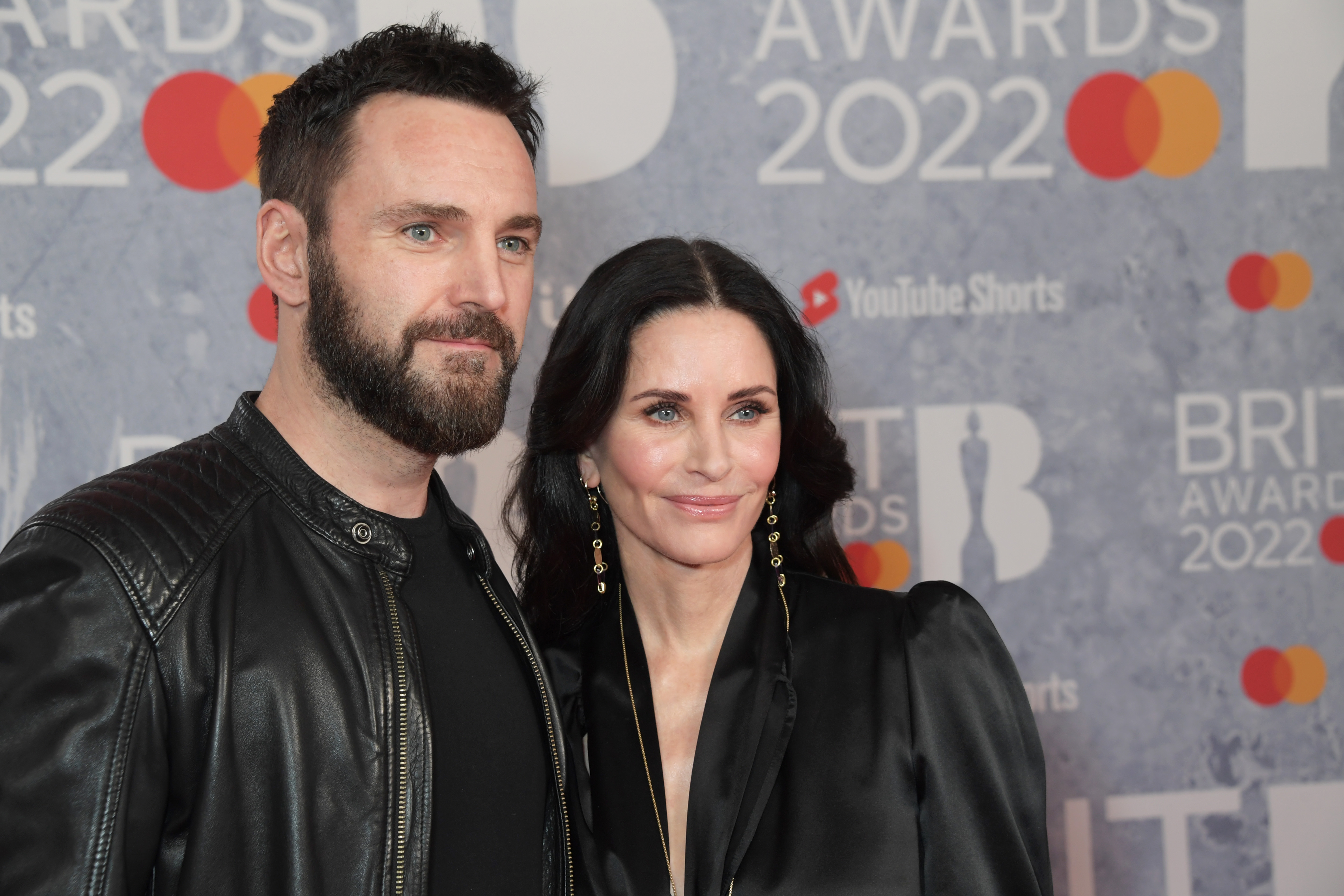 Johnny McDaid and Courteney Cox during The BRIT Awards 2022 at The O2 Arena on February 8, 2022, in London, England. | Source: Getty Images