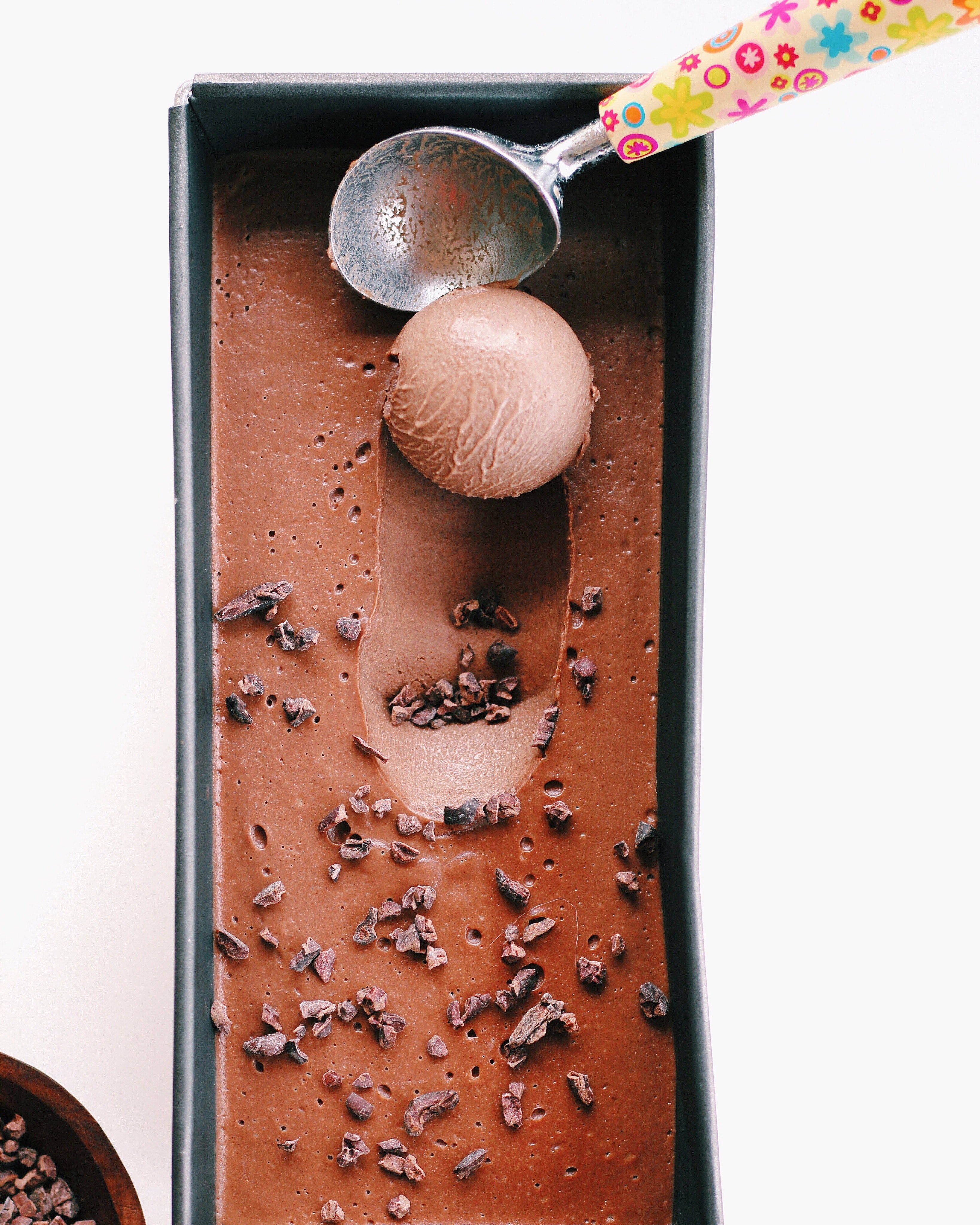A container of chocolate ice cream. | Pexels/ Alisha Mishra 