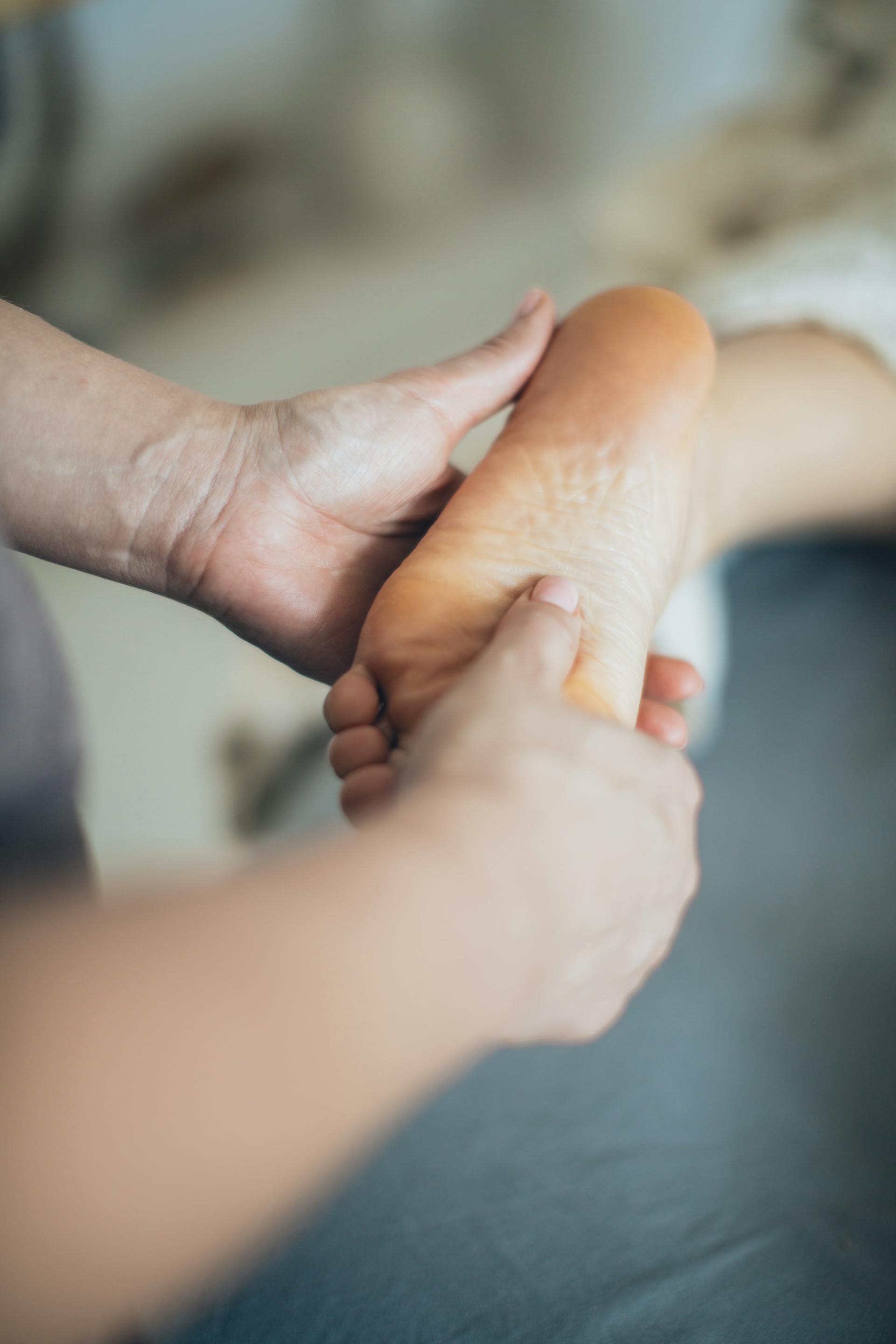 A person getting a foot massage | Source: Pexels