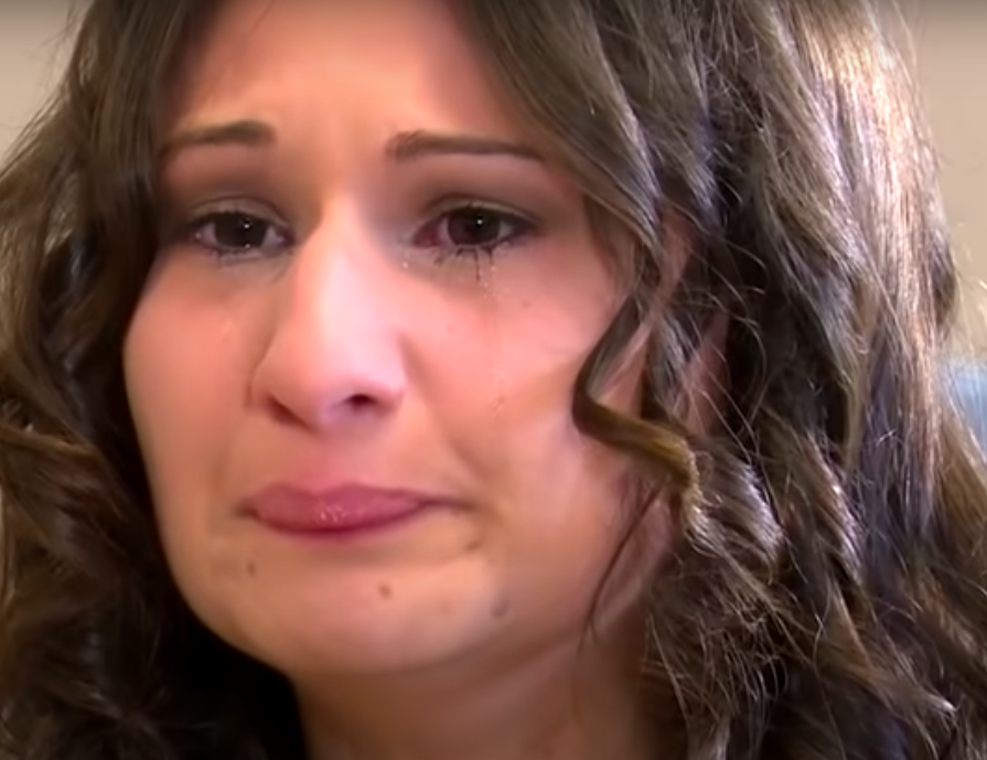 Gypsy Rose Blanchard crying during an interview with Dr. Phil posted on November 23, 2017 | Source: YouTube/Dr. Phil