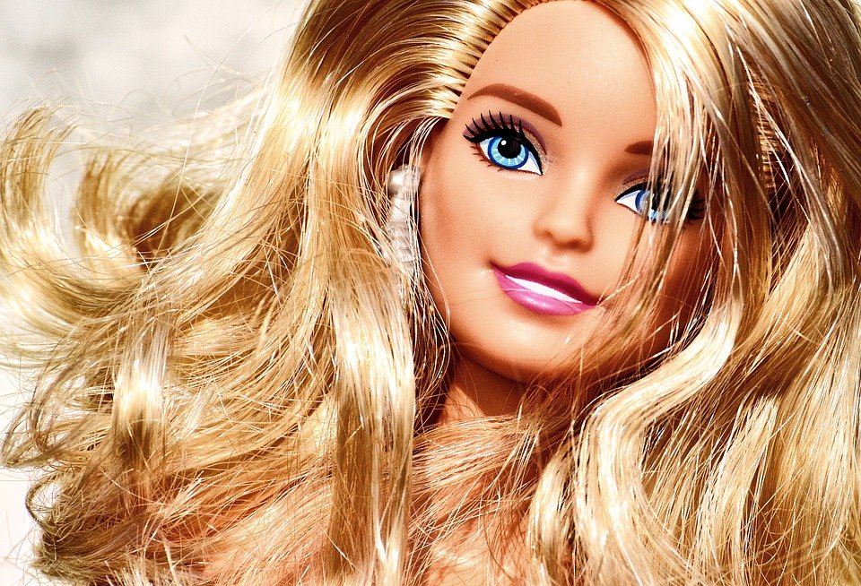 A close-up picture of a Barbie doll. | Photo: Pixabay