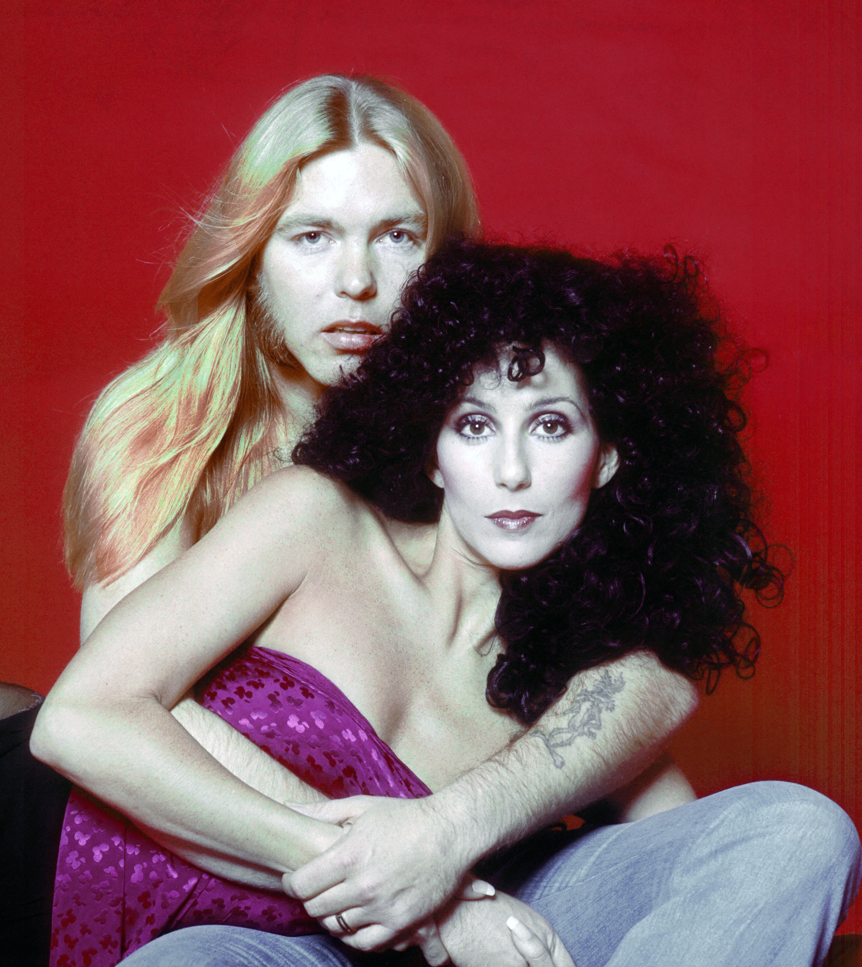 Cher and Greg Allman pose for a portrait in 1977 in Los Angeles, California | Source: Getty Images
