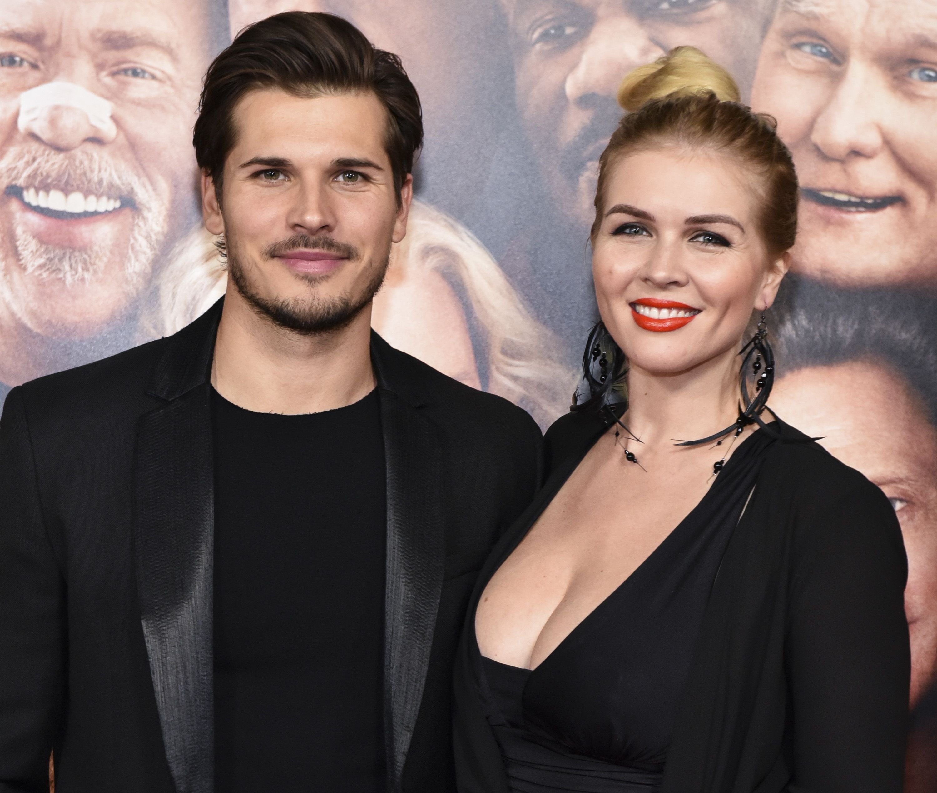 Gleb Savchenko and Elena Samodanova at the premiere of "Father Figures" at TCL Chinese Theatre on December 13, 2017 | Photo: Getty Images