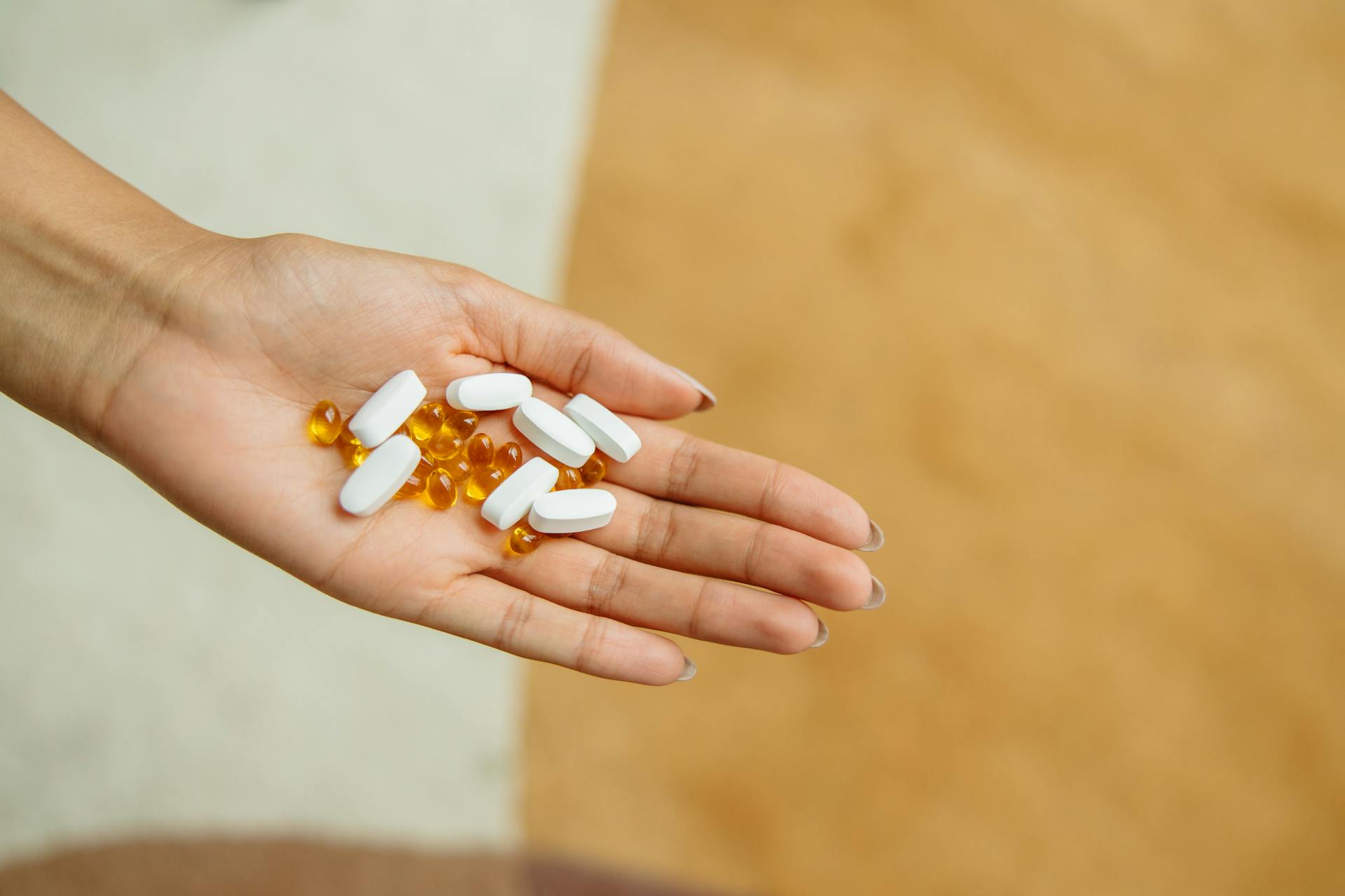 A person holding pills | Source: Pexels