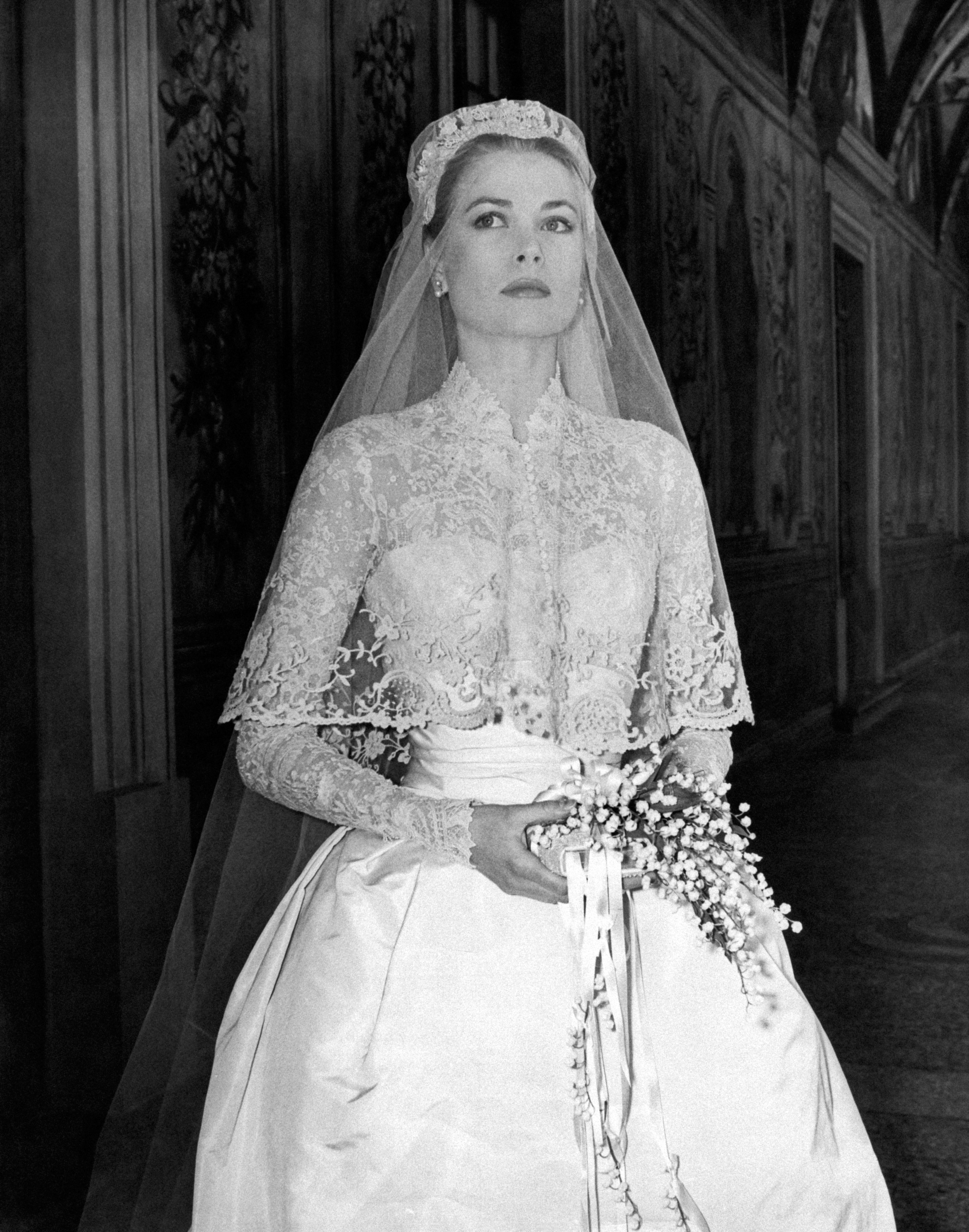 Grace Kelly in her bridal dress during her wedding in Monaco on April 18, 1956 | Source: Getty Images