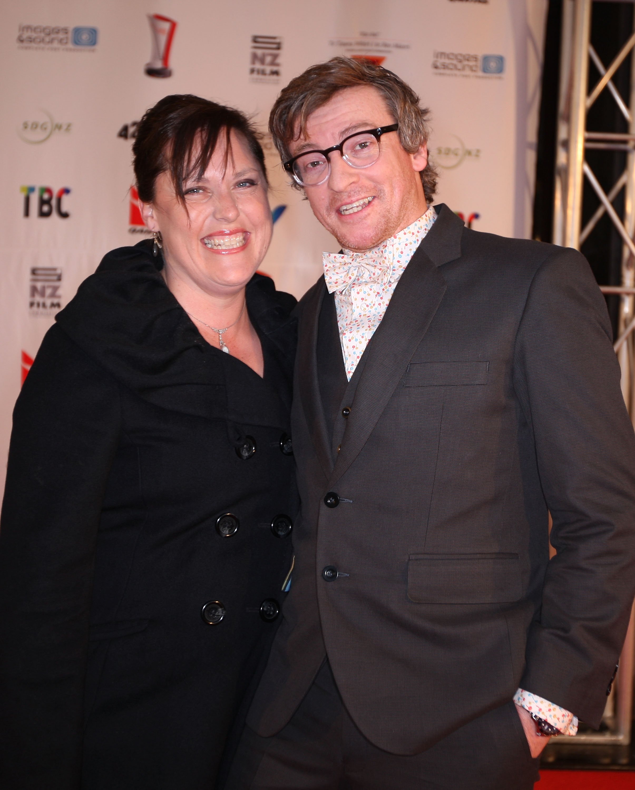 Rosie Carnahan and Rhys Darby at the 2010 Qantas Film & Television Awards on September 18, 2010, in New Zealand | Source: Getty Images