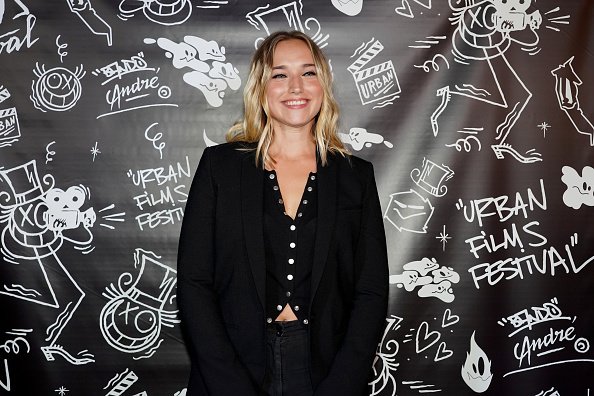 L'actrice Chloé Jouannet est vue, lors de la téléconférence "Banlieusards". | Photo : Getty Images L'actrice Chloé Jouannet est vue, lors de la téléconférence "Banlieusards". | Photo : Getty Images