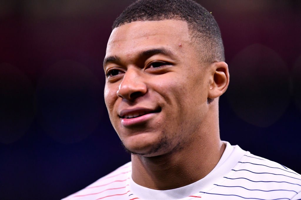 Kylian Mbappé lors de l' avant le match de demi-finale de la Coupe de France entre l'Olympique de Lyon et le Paris Saint-Germain | Source : Getty Images Kylian Mbappé lors de l' avant le match de demi-finale de la Coupe de France entre l'Olympique de Lyon et le Paris Saint-Germain | Source : Getty Images