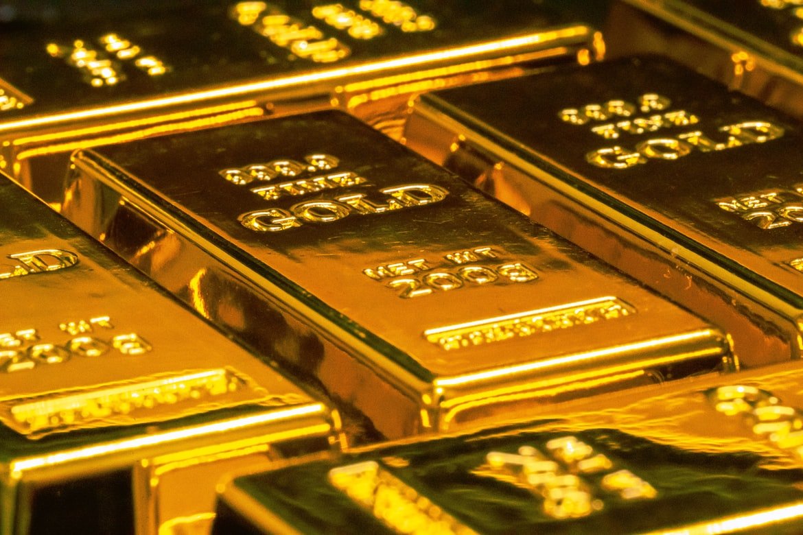 The back of the refrigerator was filled with gold bars | Source: Unsplash