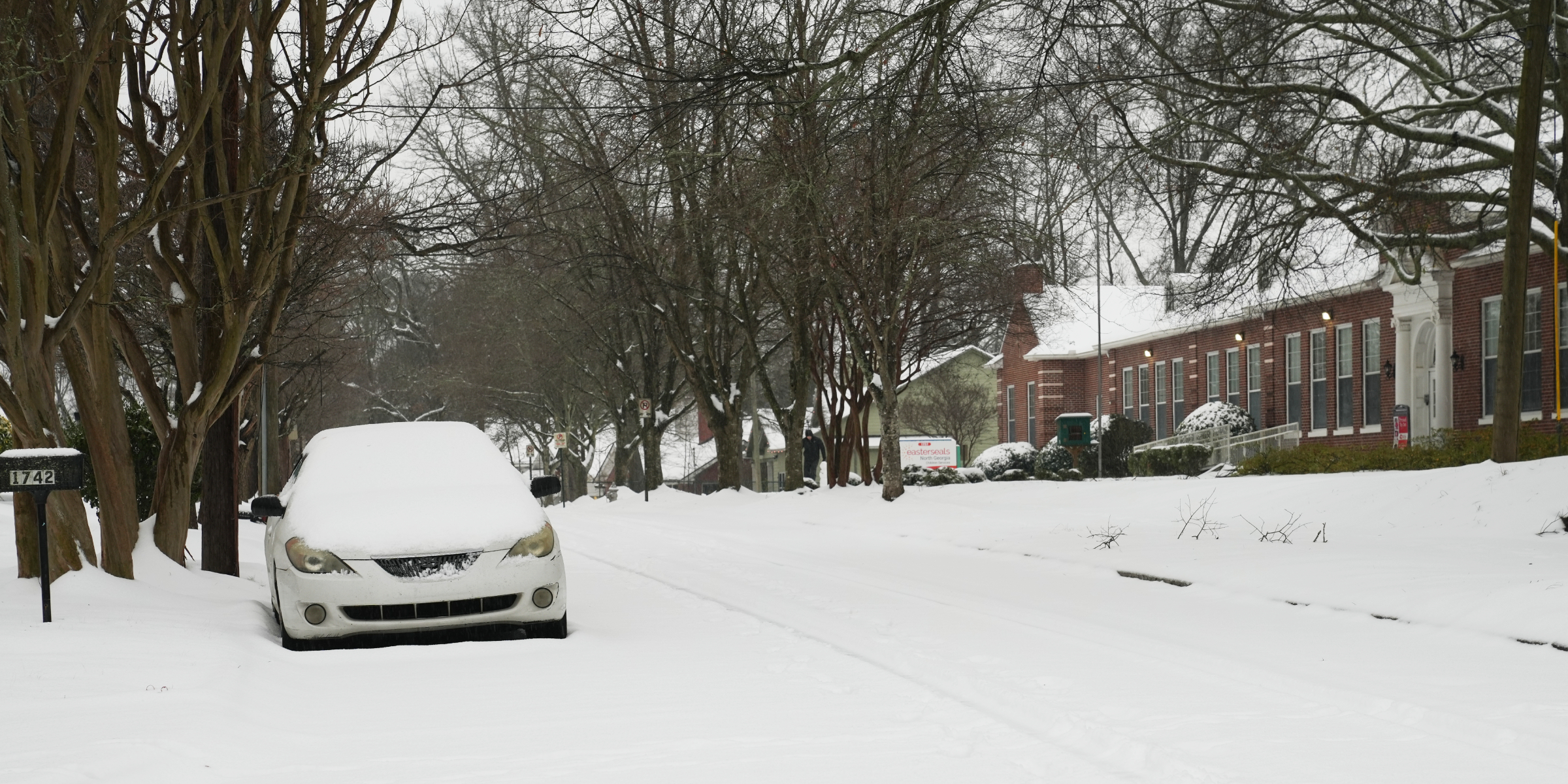 A car covered in snow | Source: Getty Images