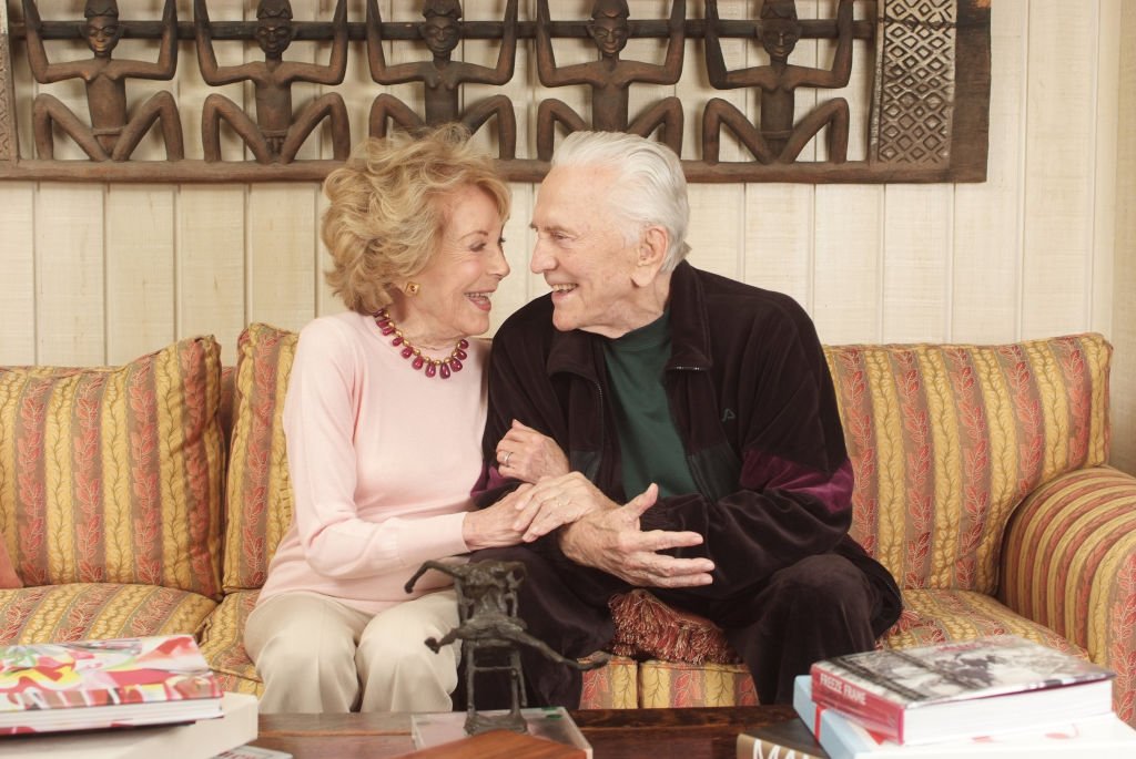 Kirk Douglas and Anne Buydens at home in Los Angeles, California, in 2009 | Photo: Getty Images 