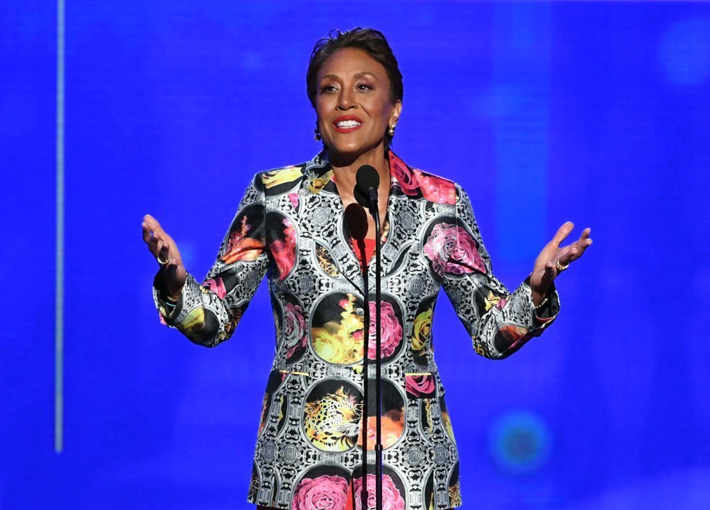 Robin Roberts accepts the Sager Strong Award onstage during the 2019 NBA Awards presented by Kia on TNT at Barker Hangar | Photo: Getty Images