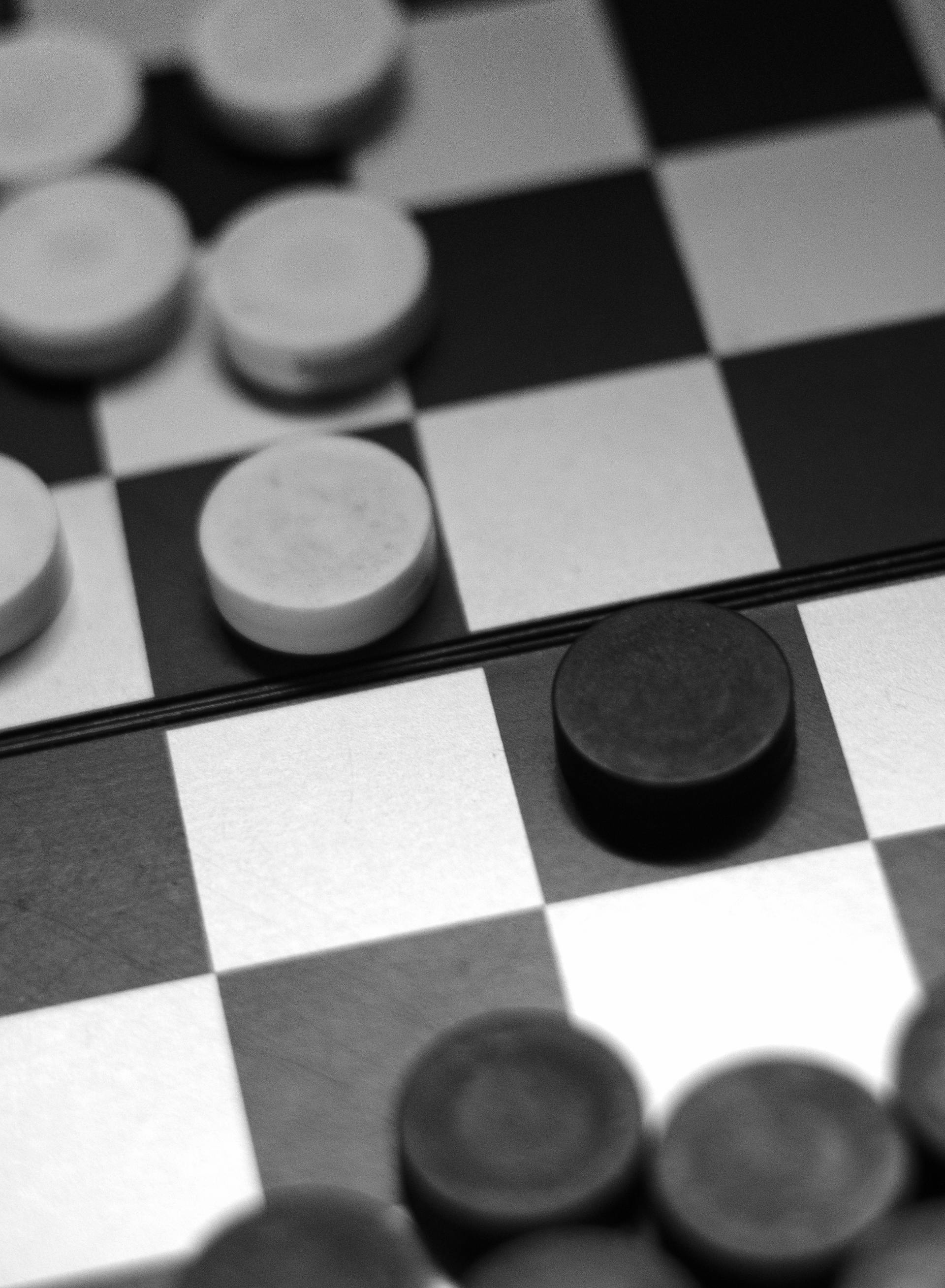Black and white checkers | Source: Pexels