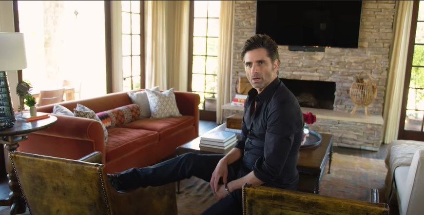John Stamos in the living room of his Beverly Hills home. | Source: YouTube/Architectural Digest