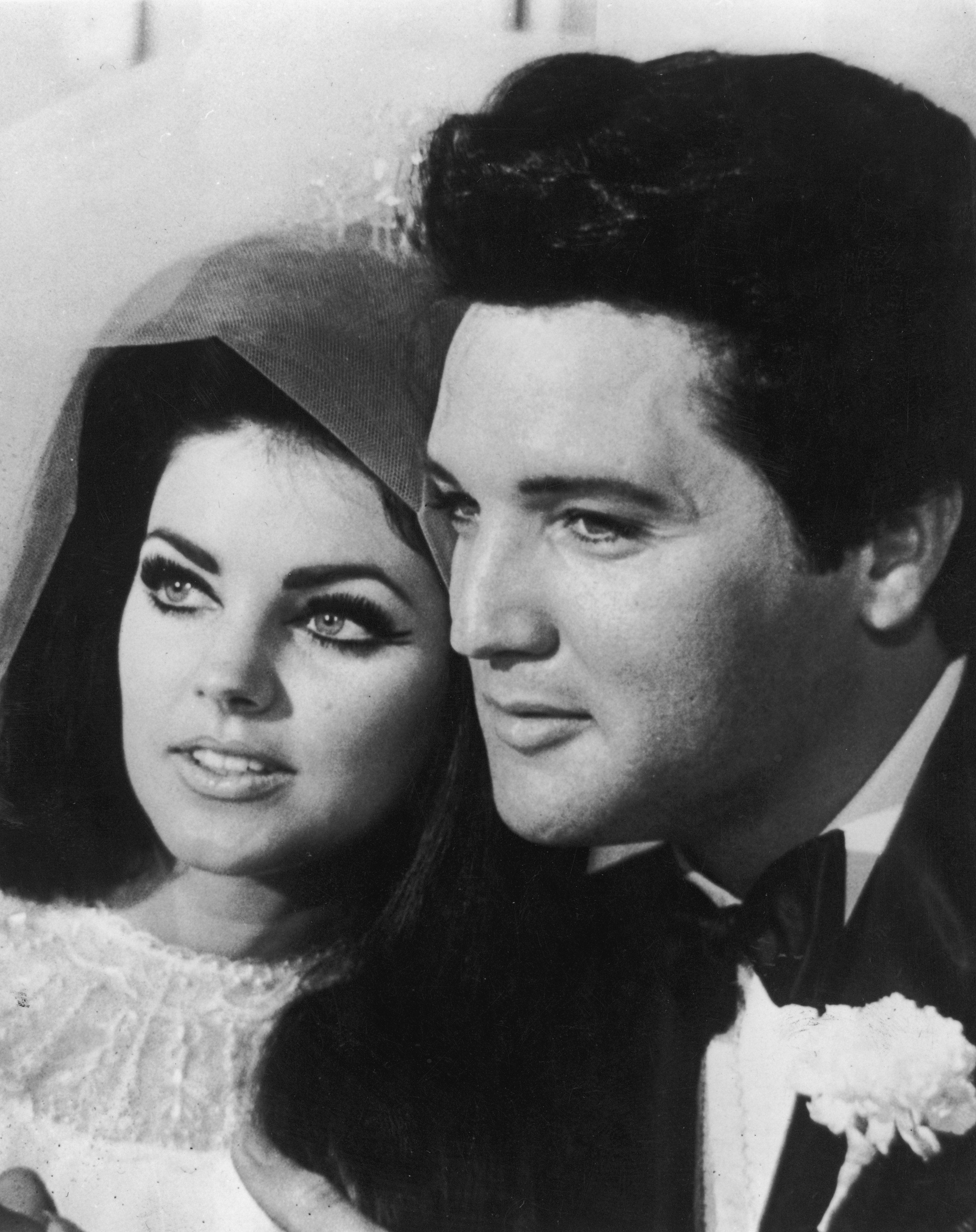 Elvis Presley with his bride Priscilla Beaulieu after their wedding in Las Vegas on May 1, 1967. | Source: Getty Images.