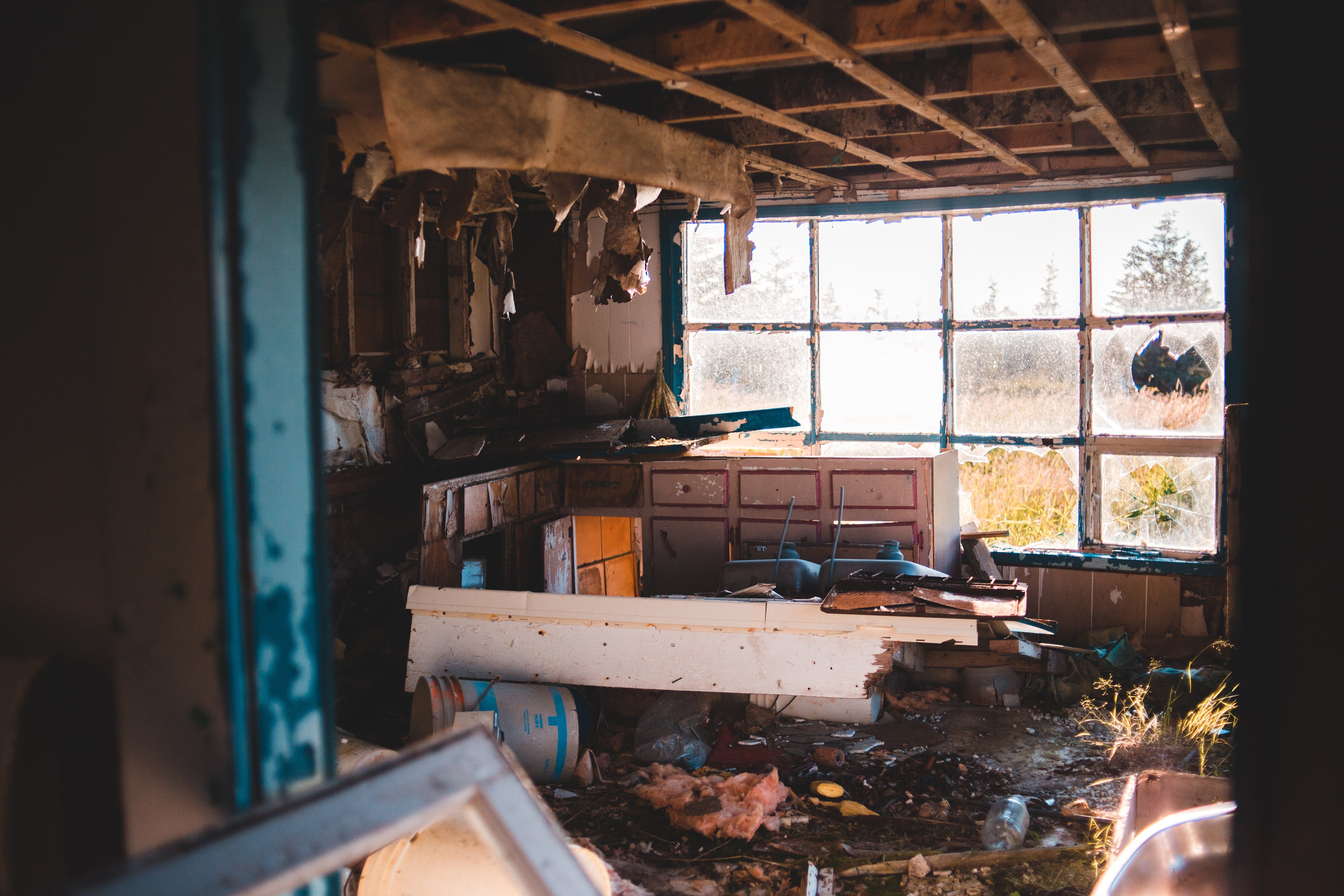 Habitación en total estado de abandono y con suciedad acumulada. | Foto: Pexels
