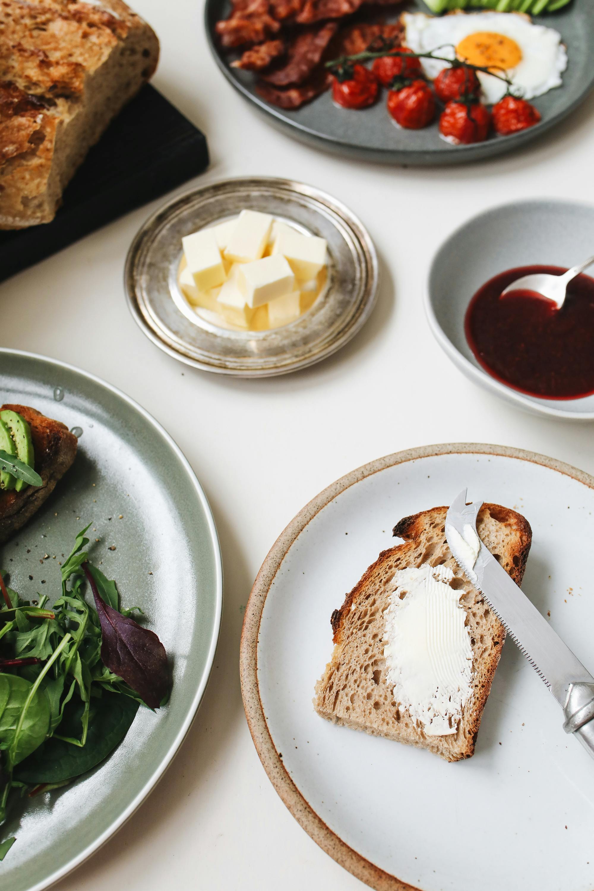 Breakfast food on a table | Source: Pexels