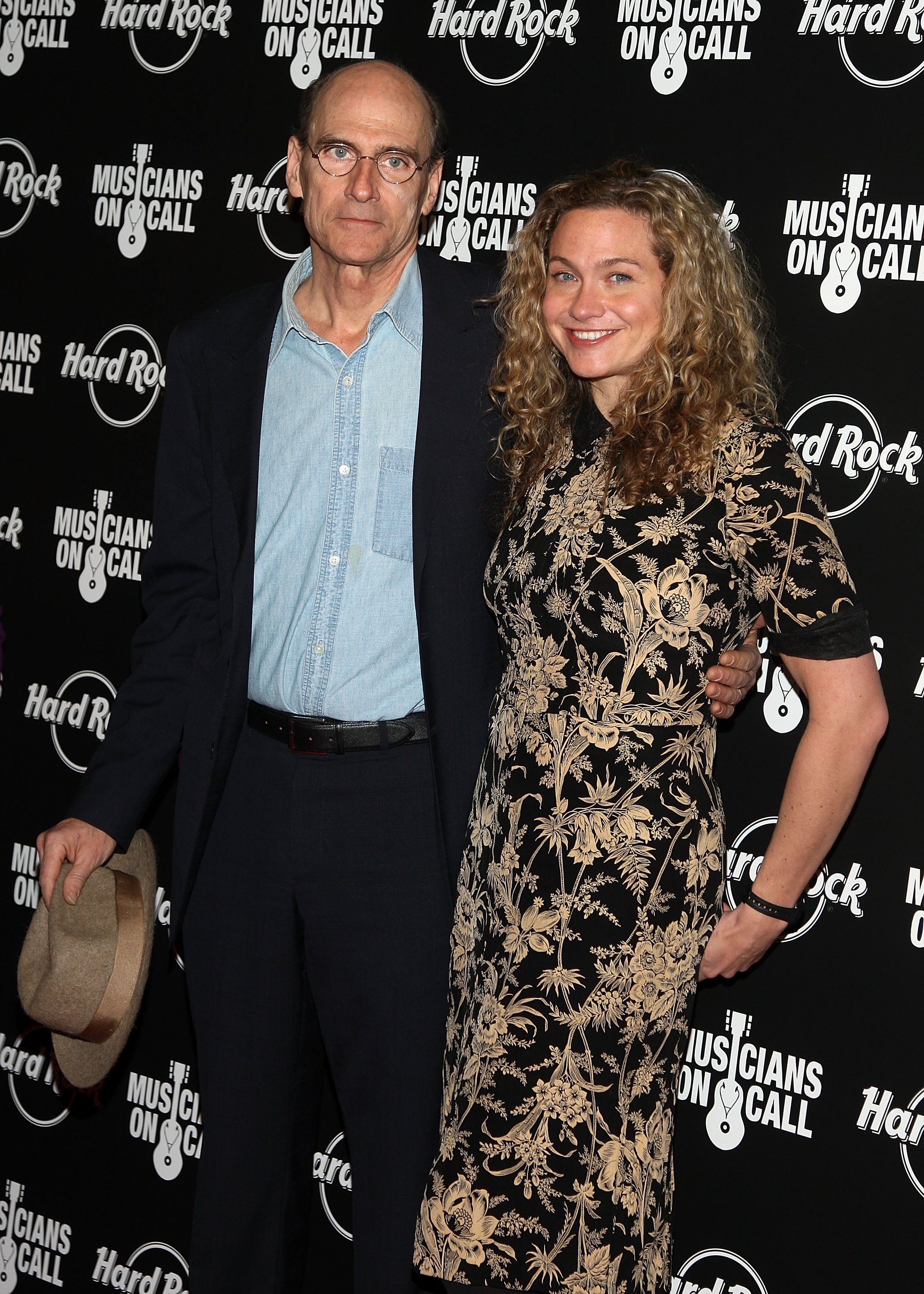 James Taylor and his daughter Sally Taylor at the 5th annual Musicians on Call benefit concert and auction on February 24, 2009, in New York City | Source: Getty Images