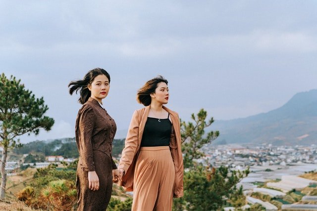 Two women standing on a hill | Source: Pexels