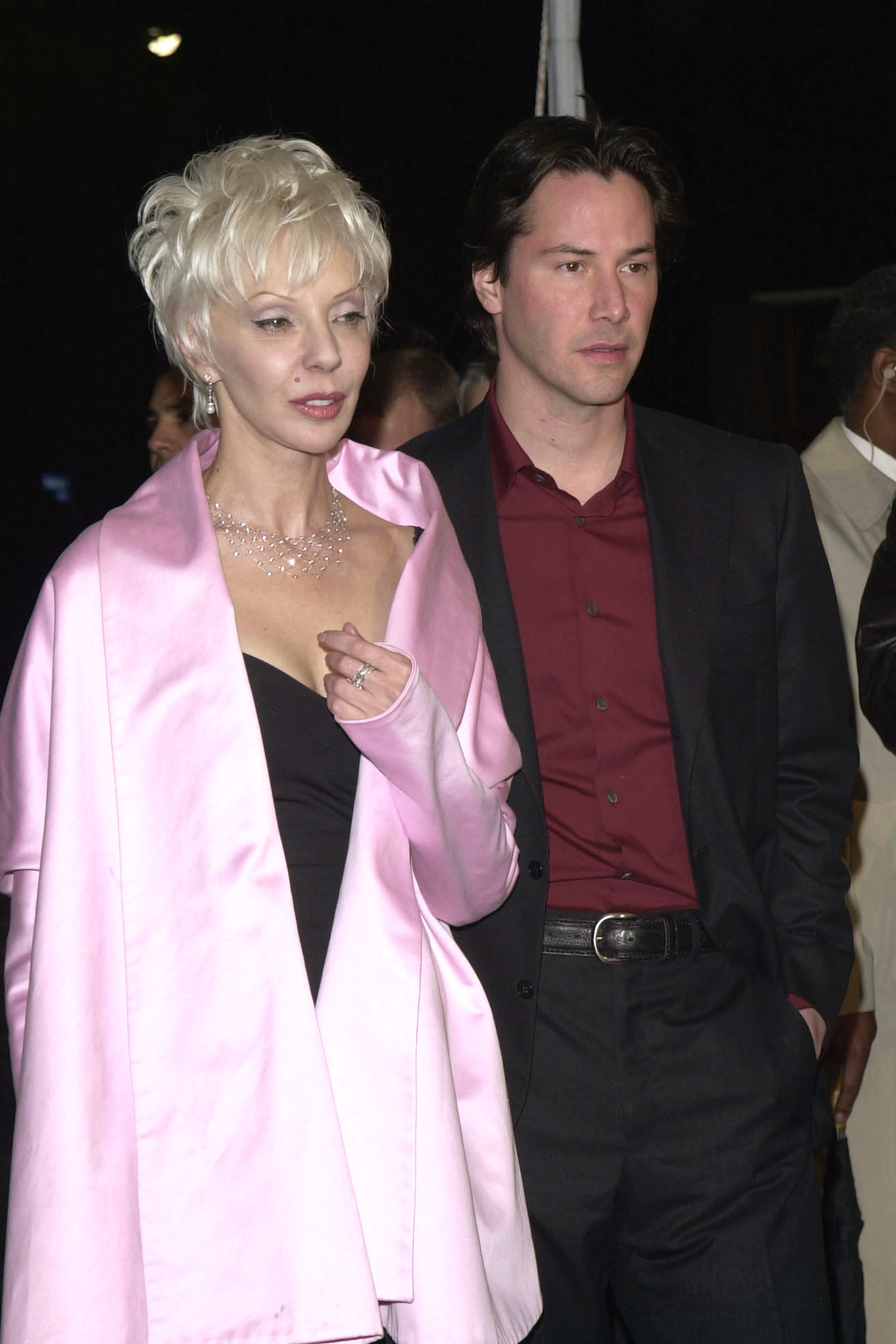 Keanu Reeves mit Patricia Taylor, 2001 | Quelle: Getty Images
