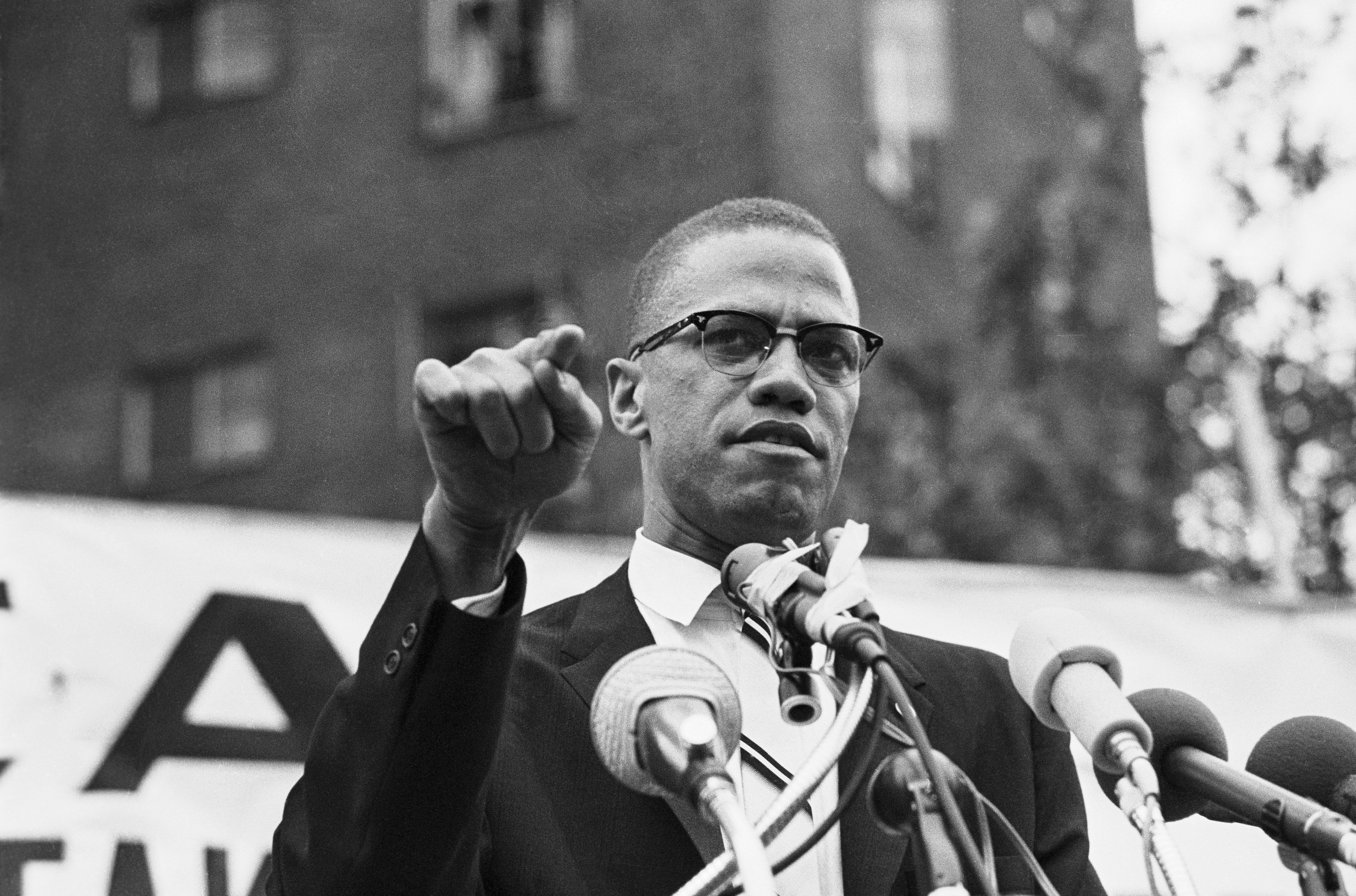 Malcolm X speaking at a rally | Photo: Getty Images