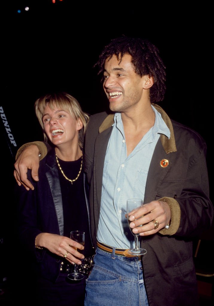 Yannick Noah photographié avec sa petite amie, le mannequin et Miss Suède (1978), Cecilia Rodhe, vers 1986. | Photo : Getty Images