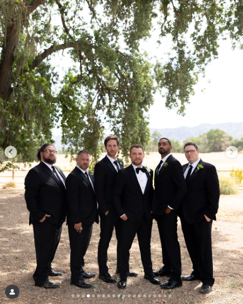 Daniel Durant posing for a photo with his groomsmen. | Source: Instagram/samkoma.world and maksmaakphoto