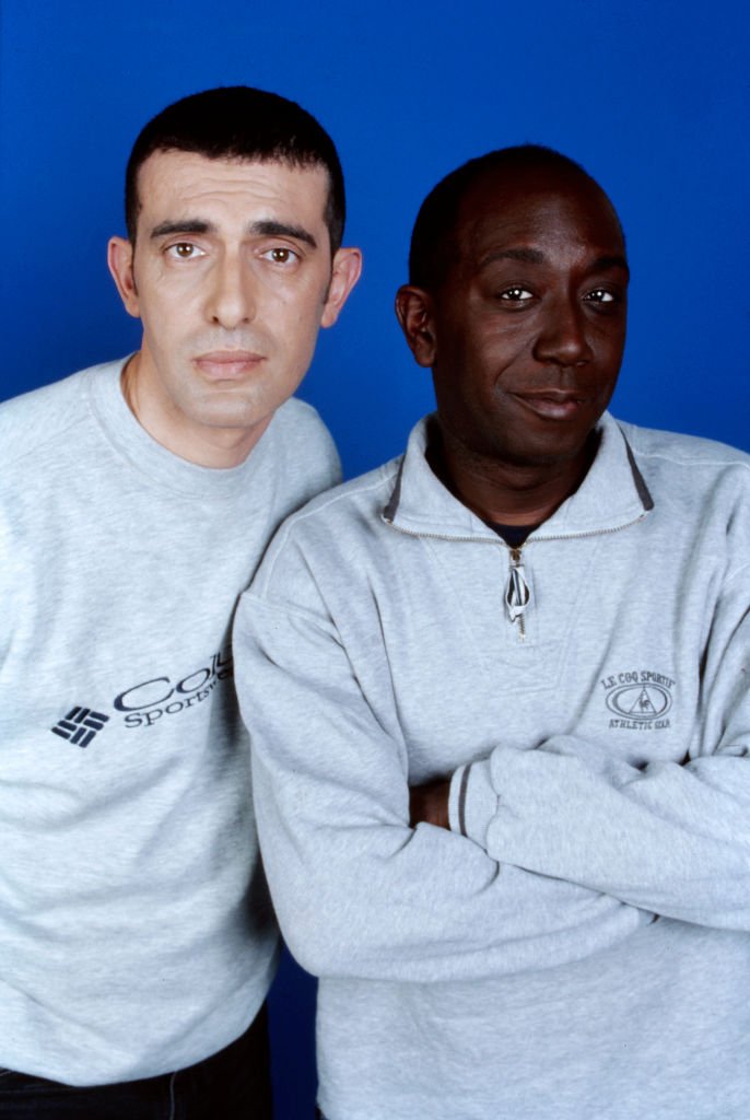 Charly et Lulu (Charly Nestor et Jean-Marc Lubin) posent lors d'une séance de portrait à Paris, France le 30 mars 2000 | Photo : Getty Images