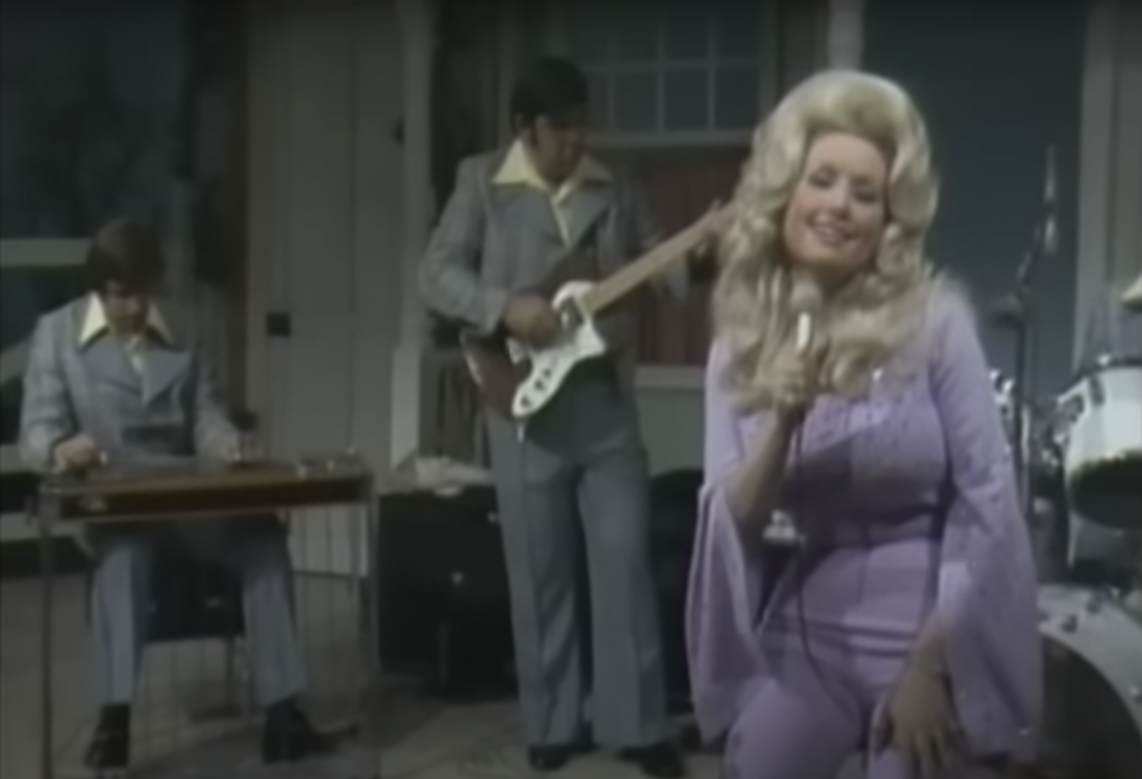 Dolly Parton performing "I Will Always Love You" live, posted on December 7, 2021 | Source: YouTube/ShoutFactoryVEVO