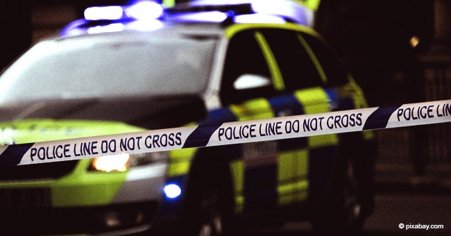 Teenager warfen 5 kg Stein auf Windschutzscheibe von Sheriffs Auto und verursachen Unfall