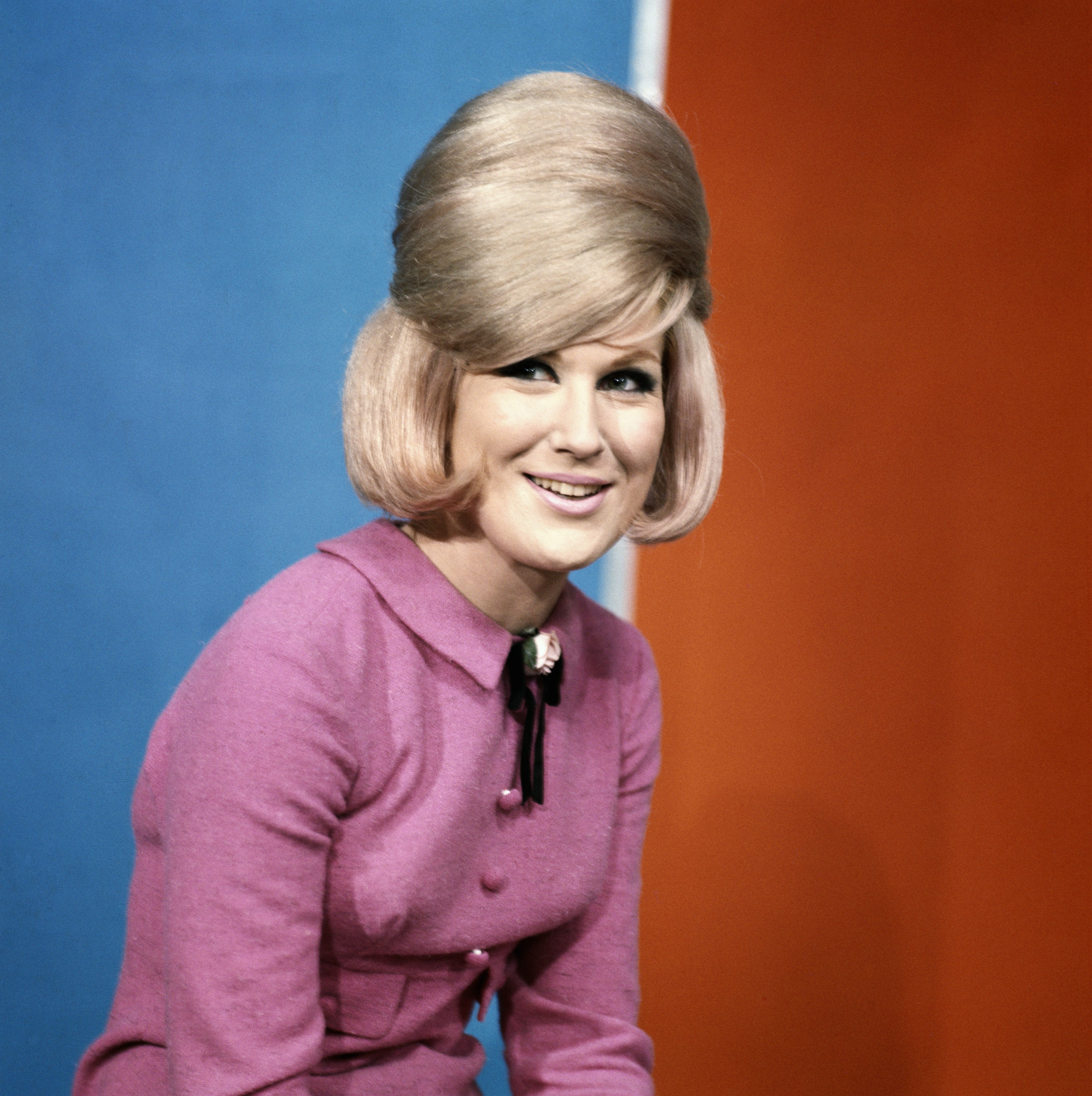 Dusty Springfield on the set of the TV show "Thank Your Lucky Stars" circa 1966 in Birmingham, England. | Source: Getty Images