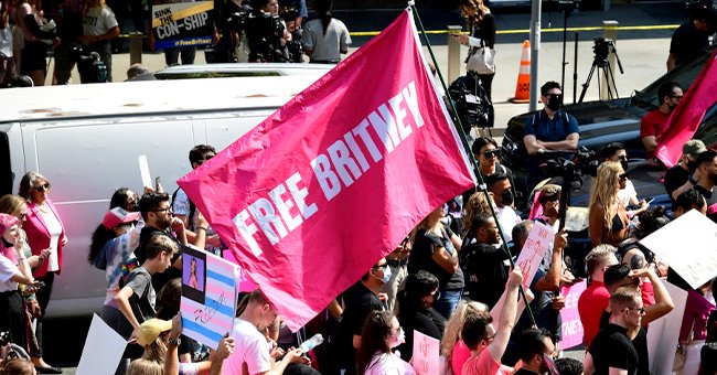 #FreeBritney activists protest during a rally held in conjunction with a hearing on the future of Britney Spears' conservatorship at the Stanley Mosk Courthouse, September 2021 | Source: Getty Images