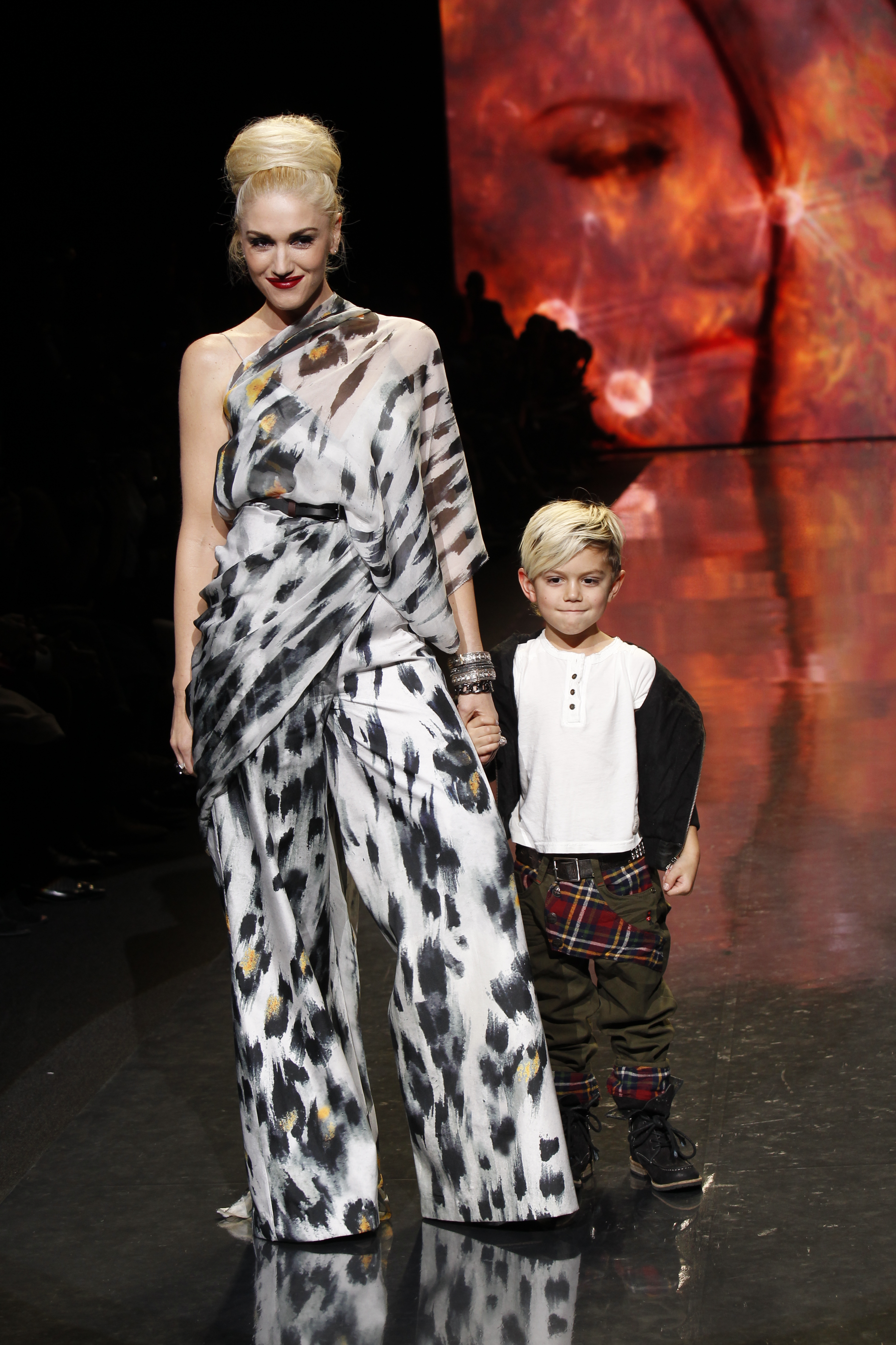 Gwen Stefani and Kingston Rossdale at the L.A.M.B. Fall 2011 RTW on February 17, 2011 | Source: Getty Images