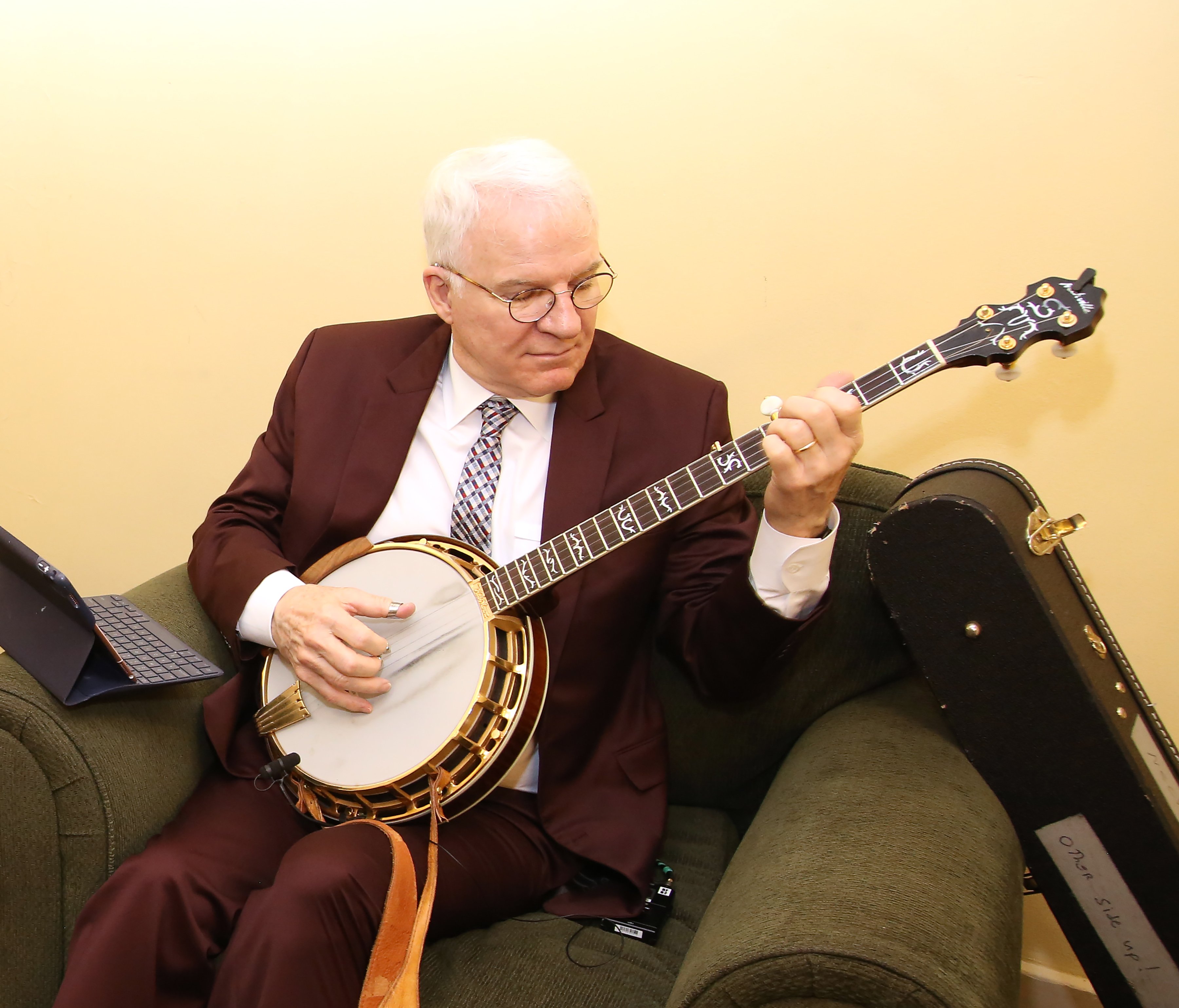Steve Martin backstage before 'Bright Star' In Concert at Town Hall on December 12, 2016 | Photo: Getty Images