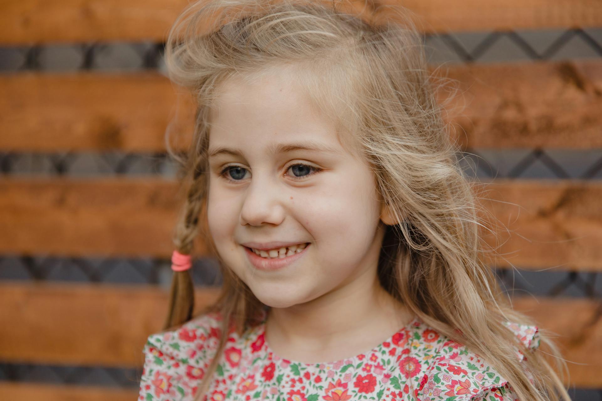 A girl smiling | Source: Pexels