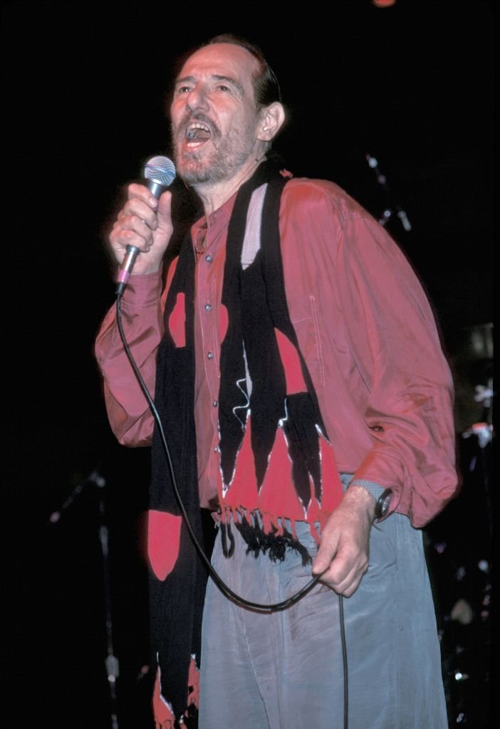 John Phillips performing on stage during a "live" concert appearance on November 17, 1989 | Photo: Getty Images
