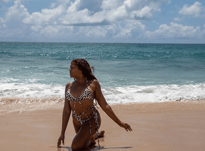 Another shot of actress Taraji P. Henson by the beach which she uploaded on Instagram on September 21. | Photo: instagram.com/tarajiphenson