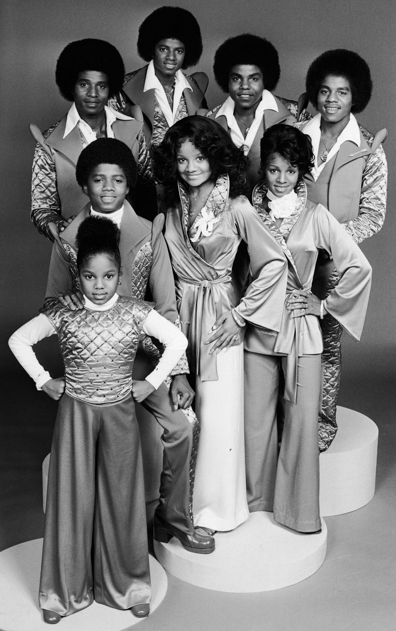 Promotional portrait of the Jackson family circa 1977 | Photo: Getty Images