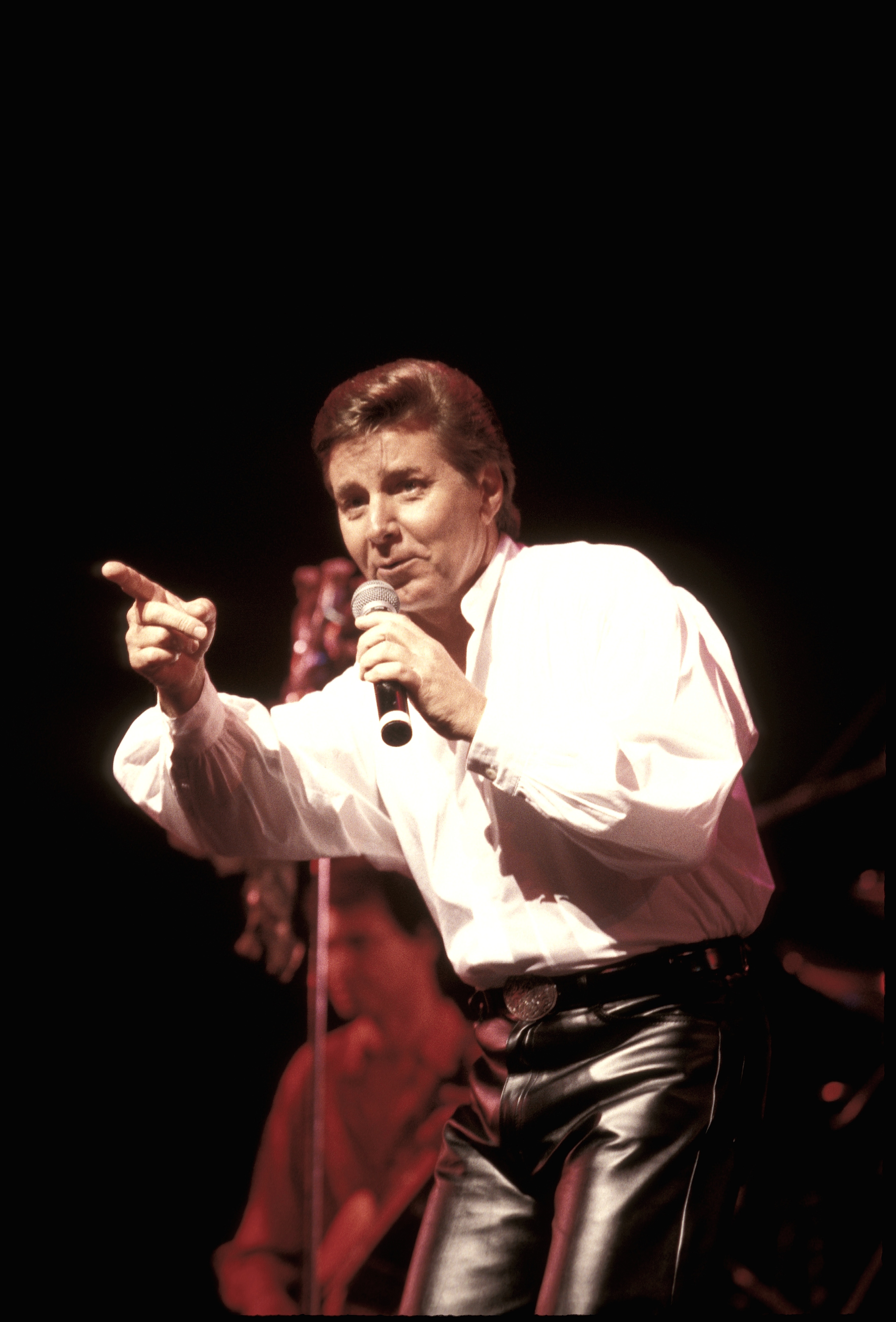 Bobby Sherman performing at a live concert in 1998 | Source: Getty Images
