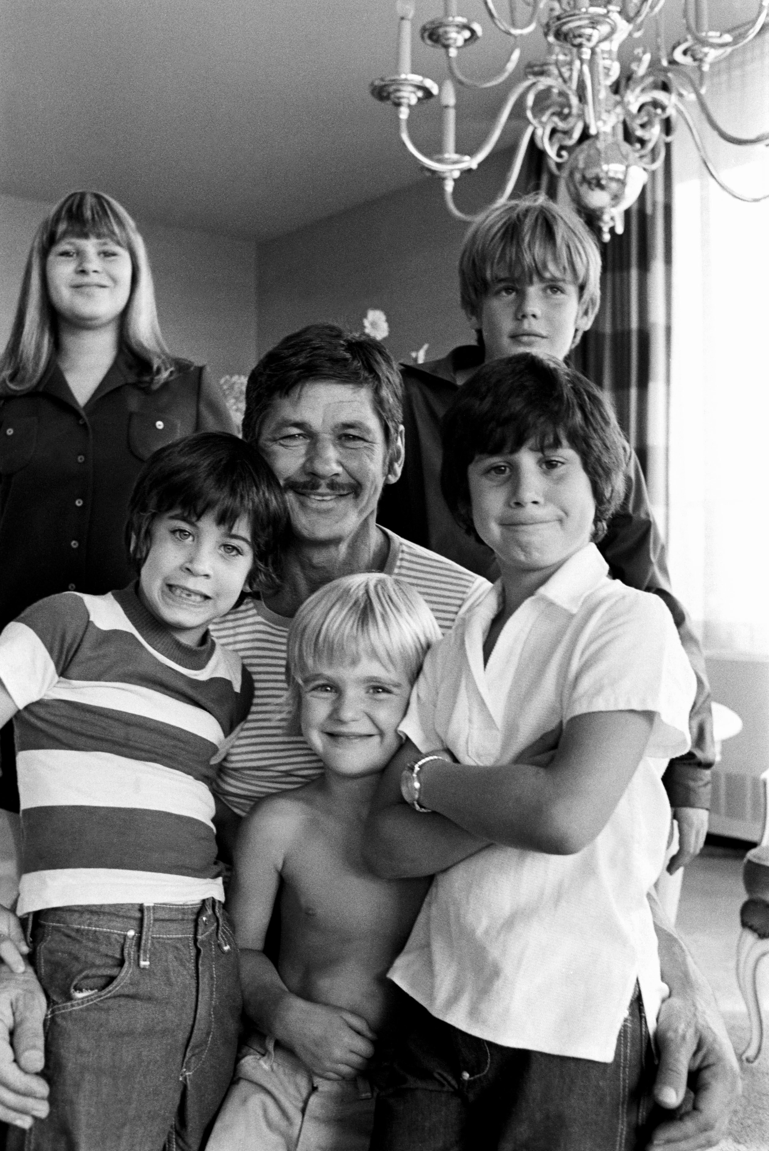 Portrait of Charles Bronson and his children in France, circa 1969. | Source: Getty Images