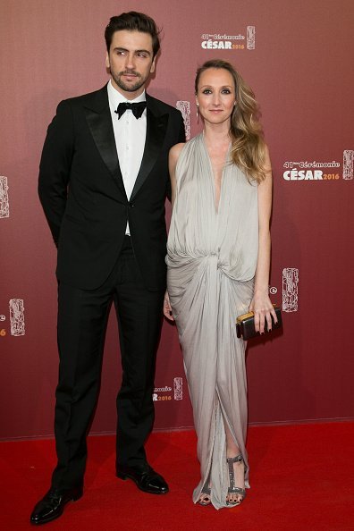 Thomas Sabatier et Audrey Lamy arriven au Théâtre du Châtelet le 26 février 2016 à Paris, France. | Photo : Getty Images Thomas Sabatier et Audrey Lamy arriven au Théâtre du Châtelet le 26 février 2016 à Paris, France. | Photo : Getty Images