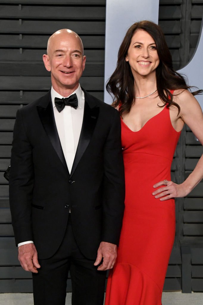 Jeff Bezos et MacKenzie Bezos assistent à la Vanity Fair Oscar Party 2018 organisée par Radhika Jones au Wallis Annenberg Center for the Performing Arts le 4 mars 2018 à Beverly Hills, Californie. | Photo : Getty Images
