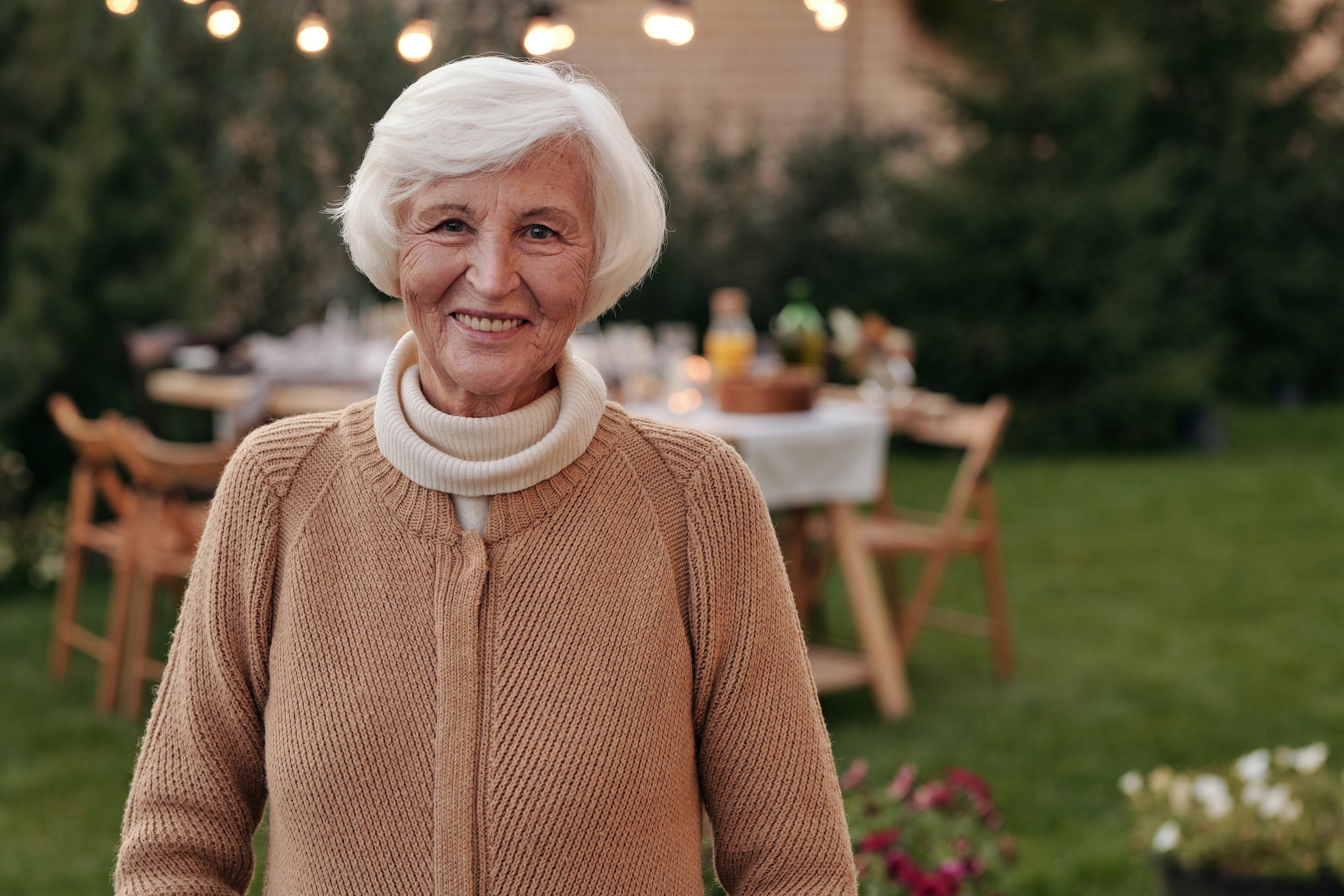 Cheerful senior woman | Photo: Pexels