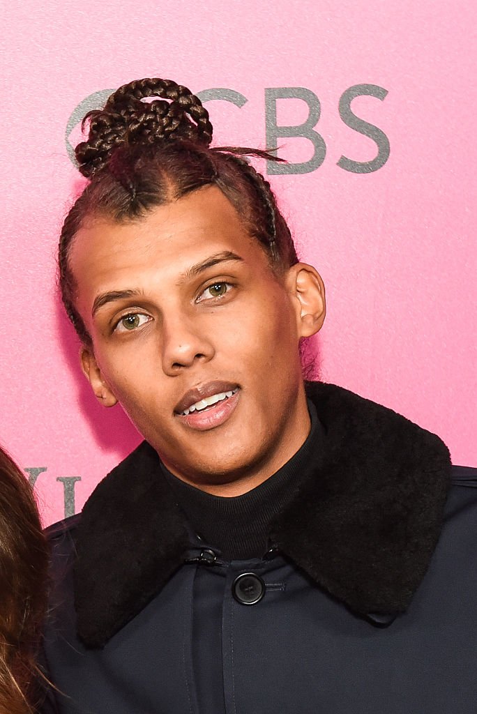 Stromae aka Paul van Haver arrive au Victoria's Secret Fashion Show 2016 qui s'est tenue au Grand Palais le 30 novembre 2016 à Paris, France. | Photo : Getty Images Stromae aka Paul van Haver arrive au Victoria's Secret Fashion Show 2016 qui s'est tenue au Grand Palais le 30 novembre 2016 à Paris, France. | Photo : Getty Images