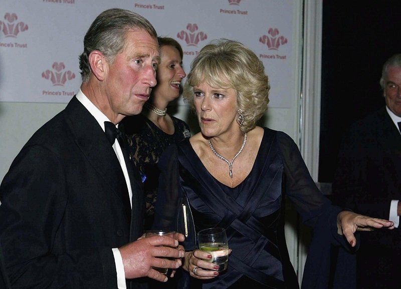 Prinz Charles und Camilla Parker Bowles am 15. Oktober 2003 in London | Quelle: Getty Images 
