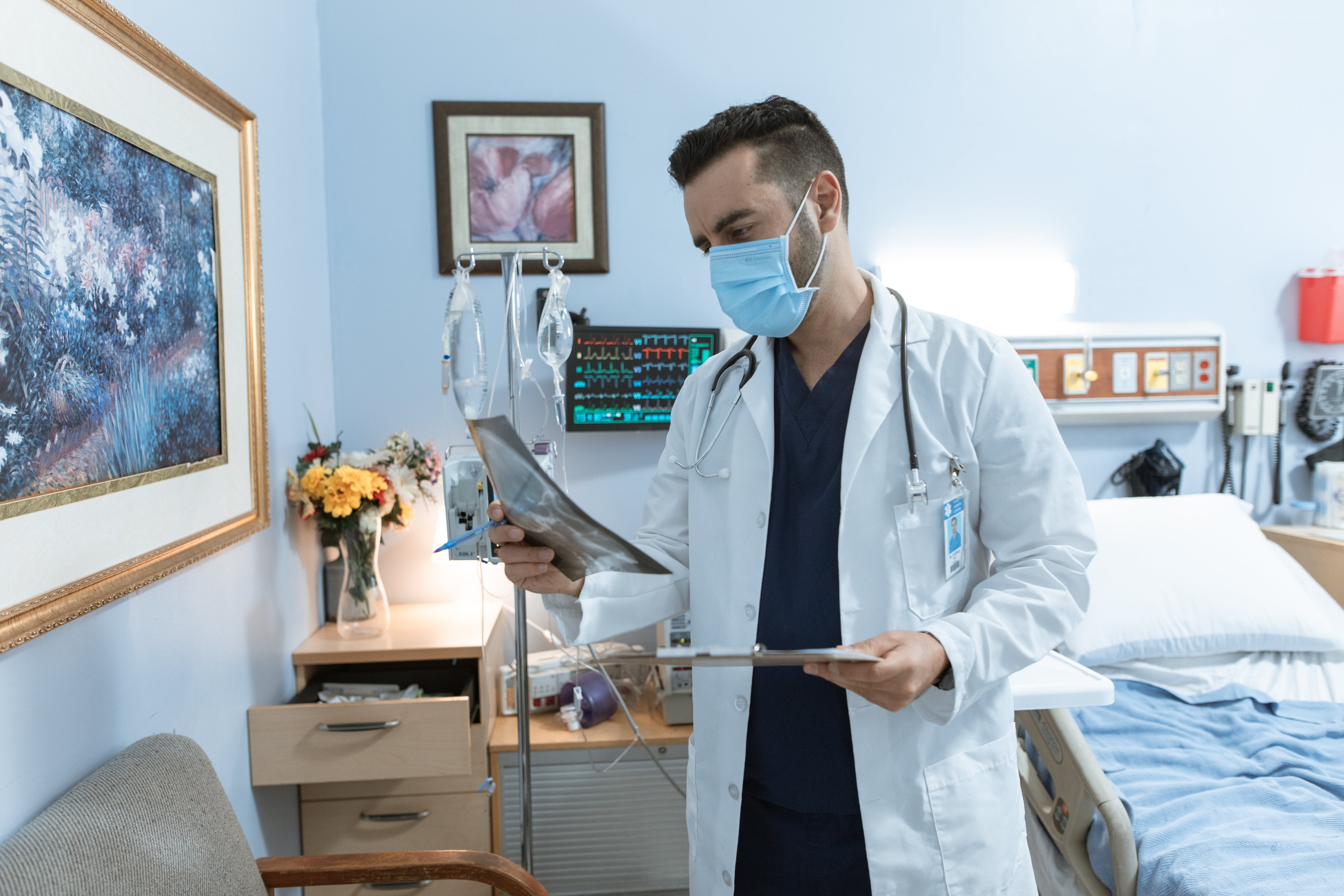 A doctor looking over a patient's hospital chart | Source: Pexels
