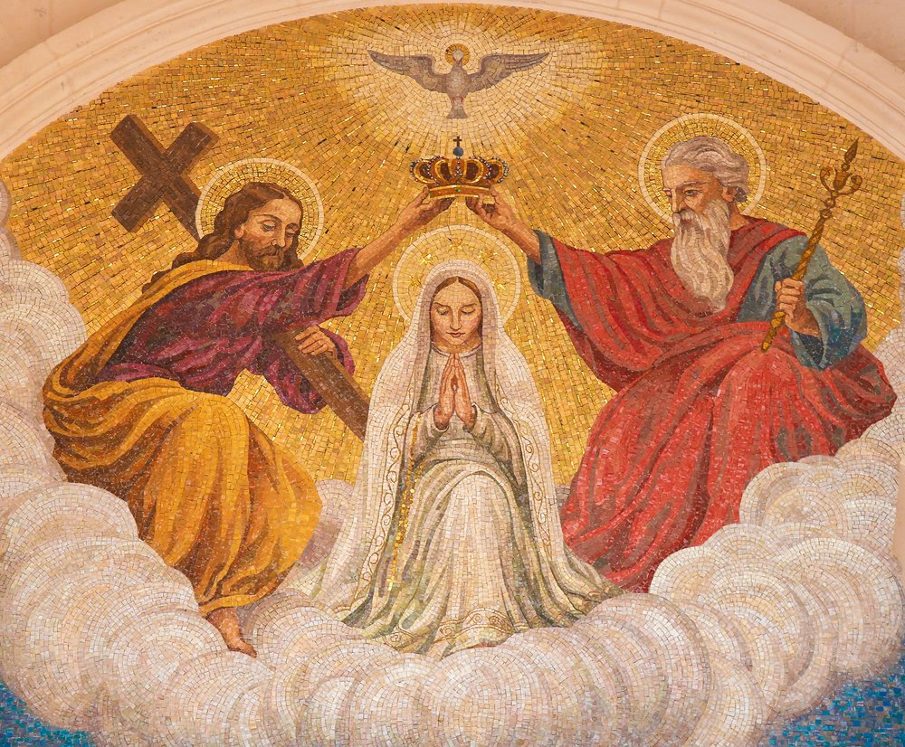 Coronación de la Virgen María.| Fuente: Shutterstock